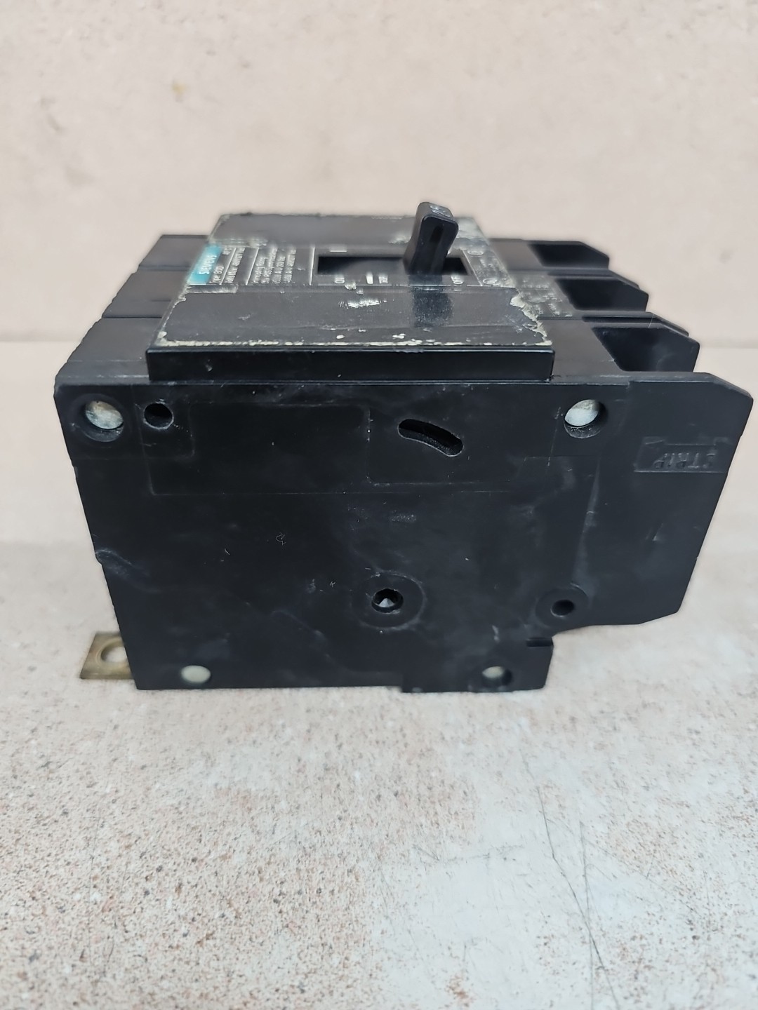 Siemens BQD325 Bolt-on 480V 25A 3 pole circuit breaker See pics
