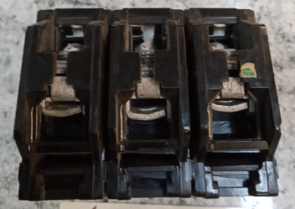 GE/BREAKER/ TQL32020 / 3P / 20A /240V/Plug-In/GROVE / TQL-AC/use(L173