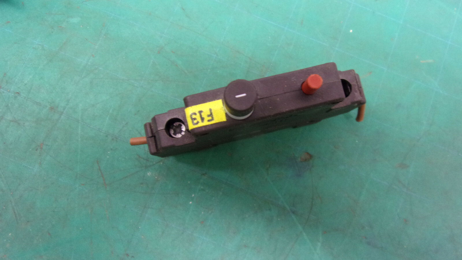 E-T-A CIRCUIT BREAKER # 201, AC250V DC 80V LOT OF 7
