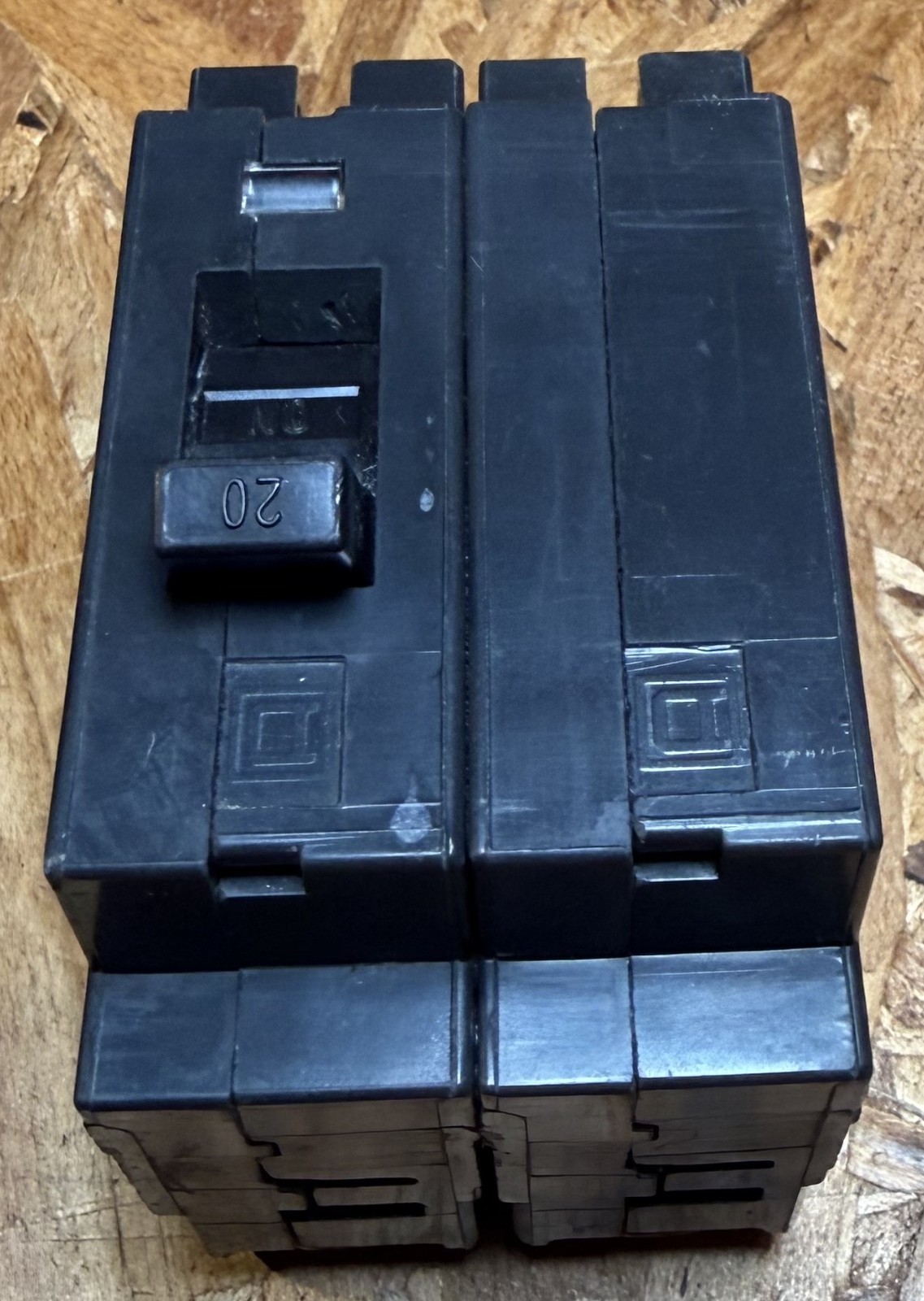 Square D EH24020 Circuit Breaker