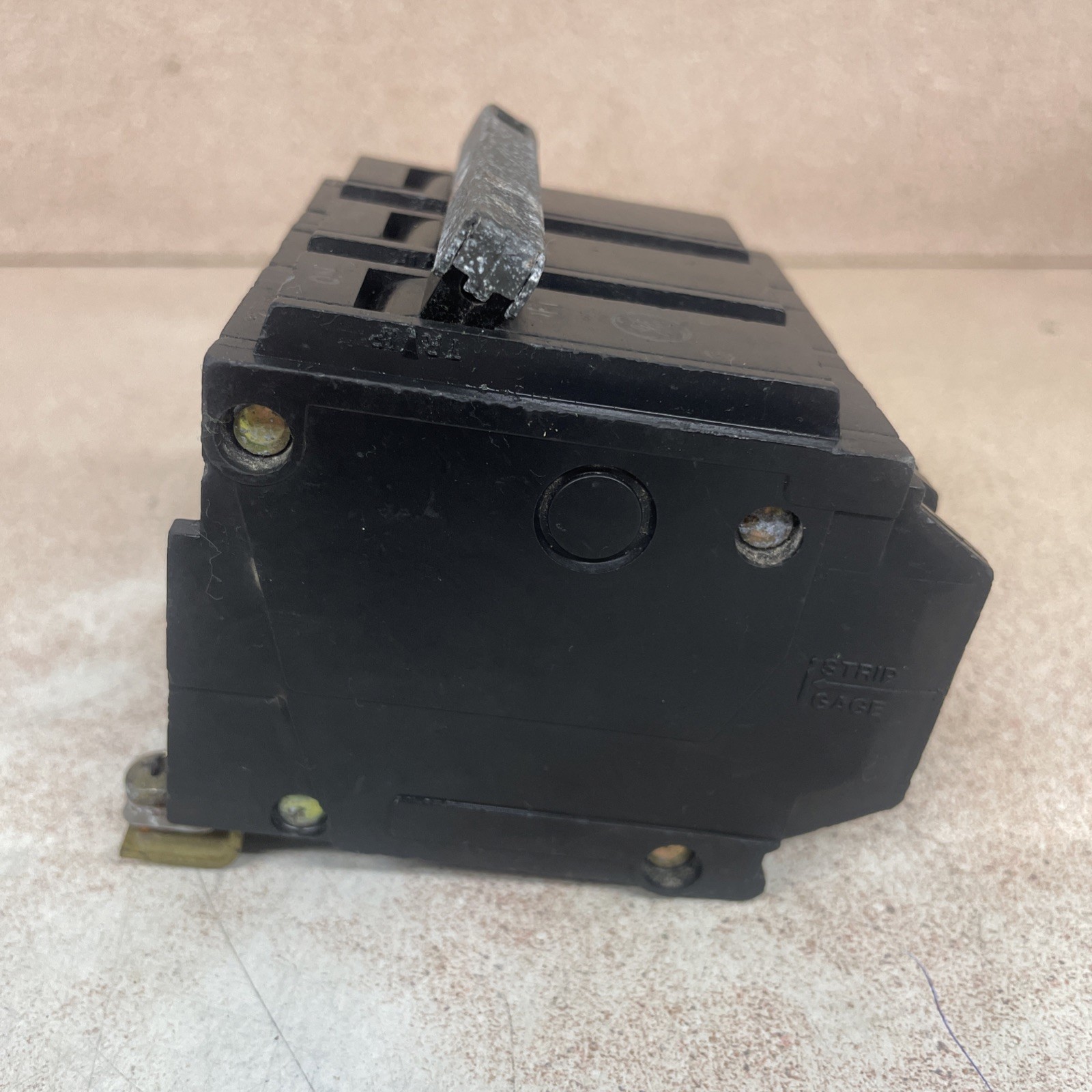 GE THQB32045 45AMP 3POLE 240VAC THQB BOLT-ON CIRCUIT BREAKER NT W#