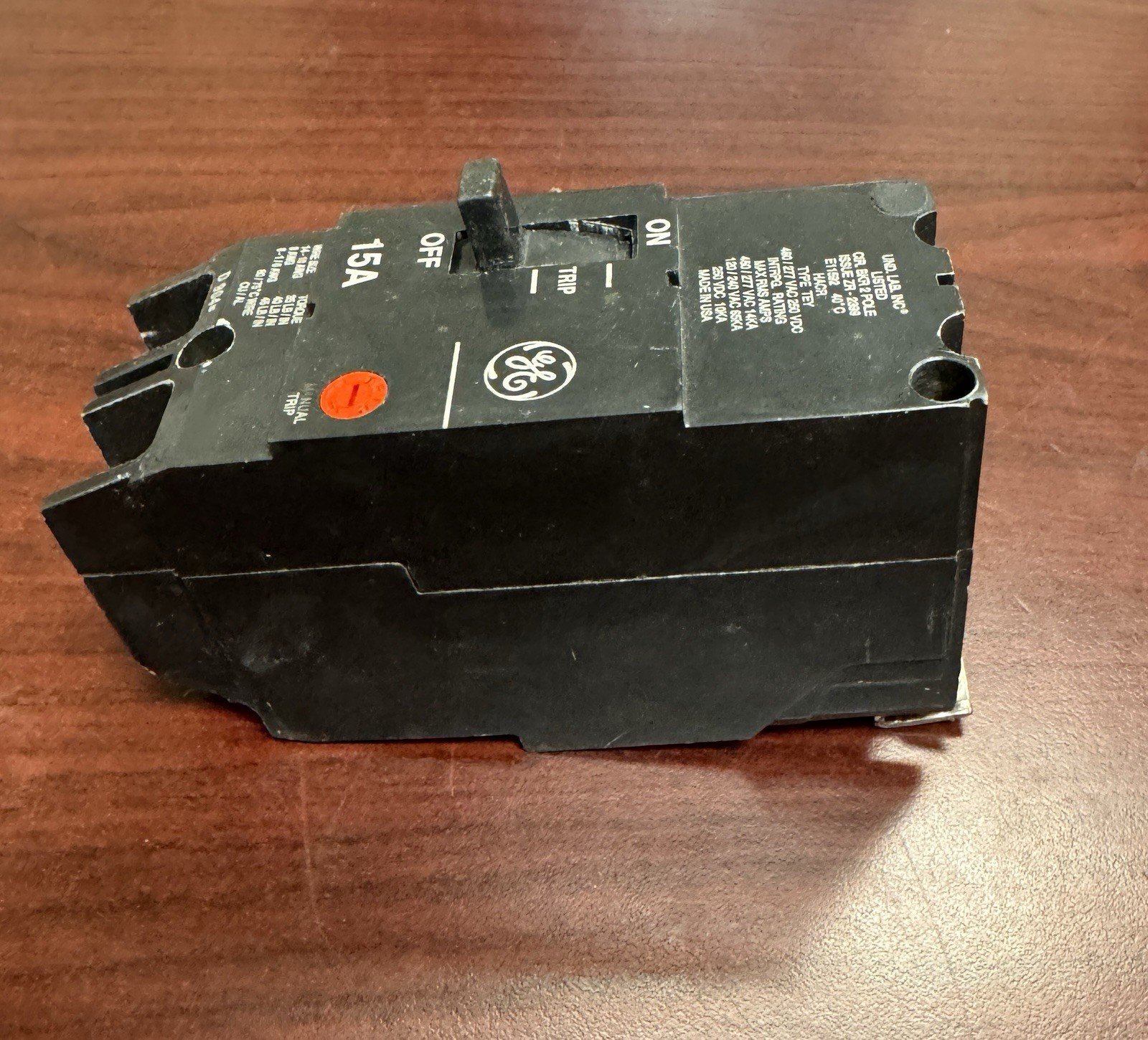 TEY215 GE TEY 2Pole 15Amp 480Volt Bolt-On BRAND NEW Circuit Breaker MINOR DAMAGE