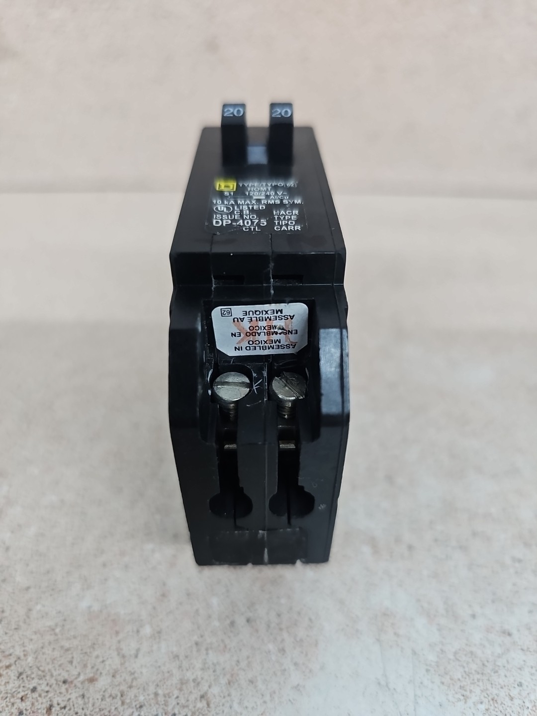 SQUARE D HOMT2020 Tandem Single Pole 20 Amp Breaker Chipped