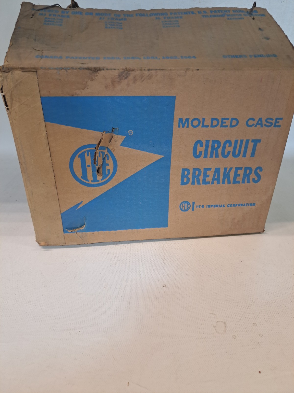 ITE Imperial LL3-F600 Circuit Breaker Frame NEW, damaged box