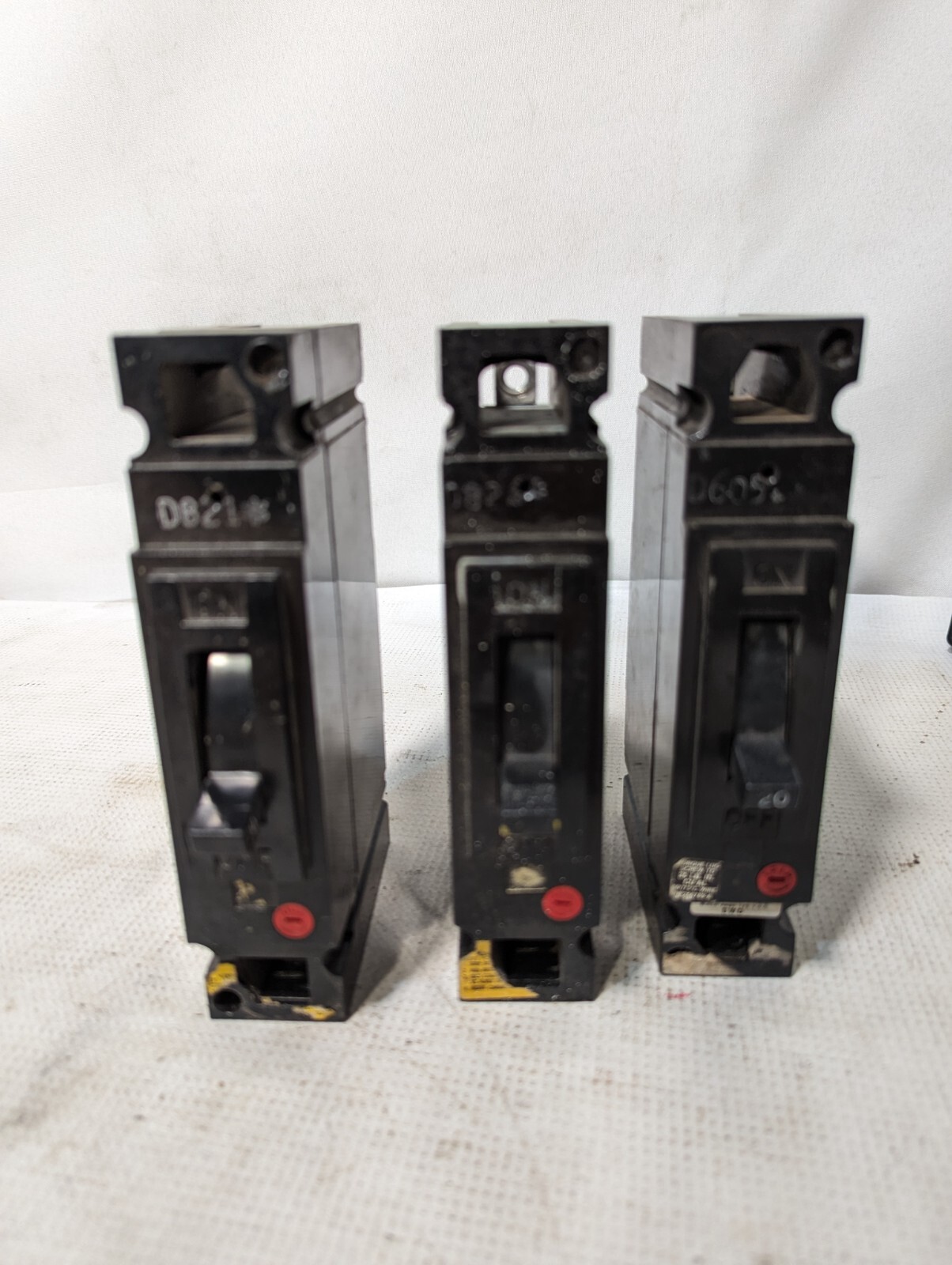 Lot of 3 General Electric TED113020 Circuit Breaker 1-Pole, 20Amp, 277VAC/125VDC