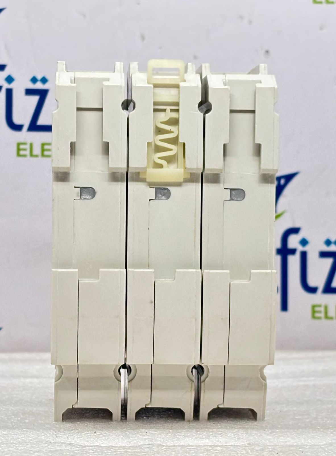 SIEMENS 3VF2213-0FN41-0AA0 CIRCUIT BREAKER 63 A 3 POLE 220VAC 65KA FREE SHIPPING