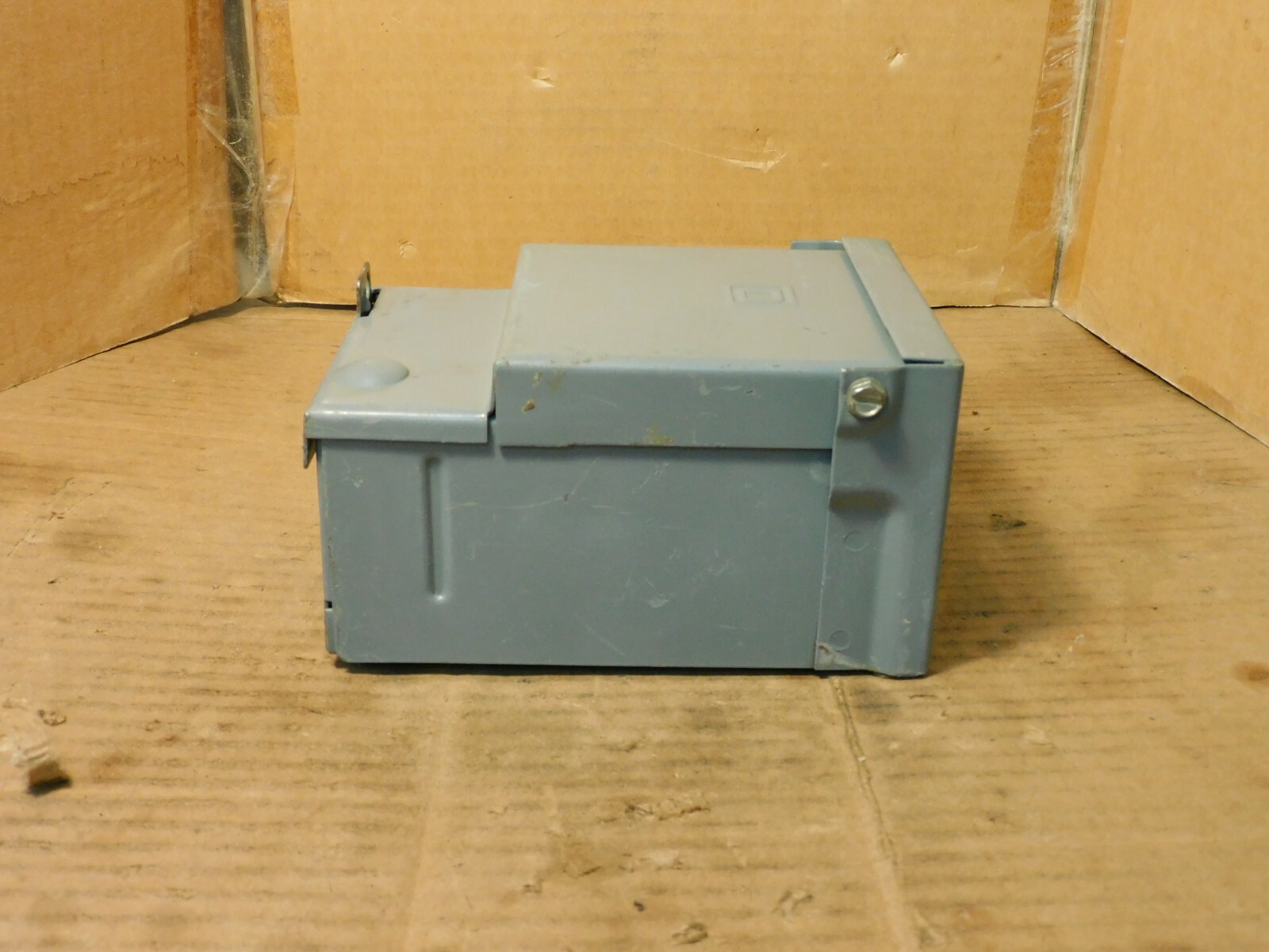 SQUARE D QO-200TR SER G03 ENCLOSED 15A AMP 2 POLE CIRCUIT BREAKER DP-4075