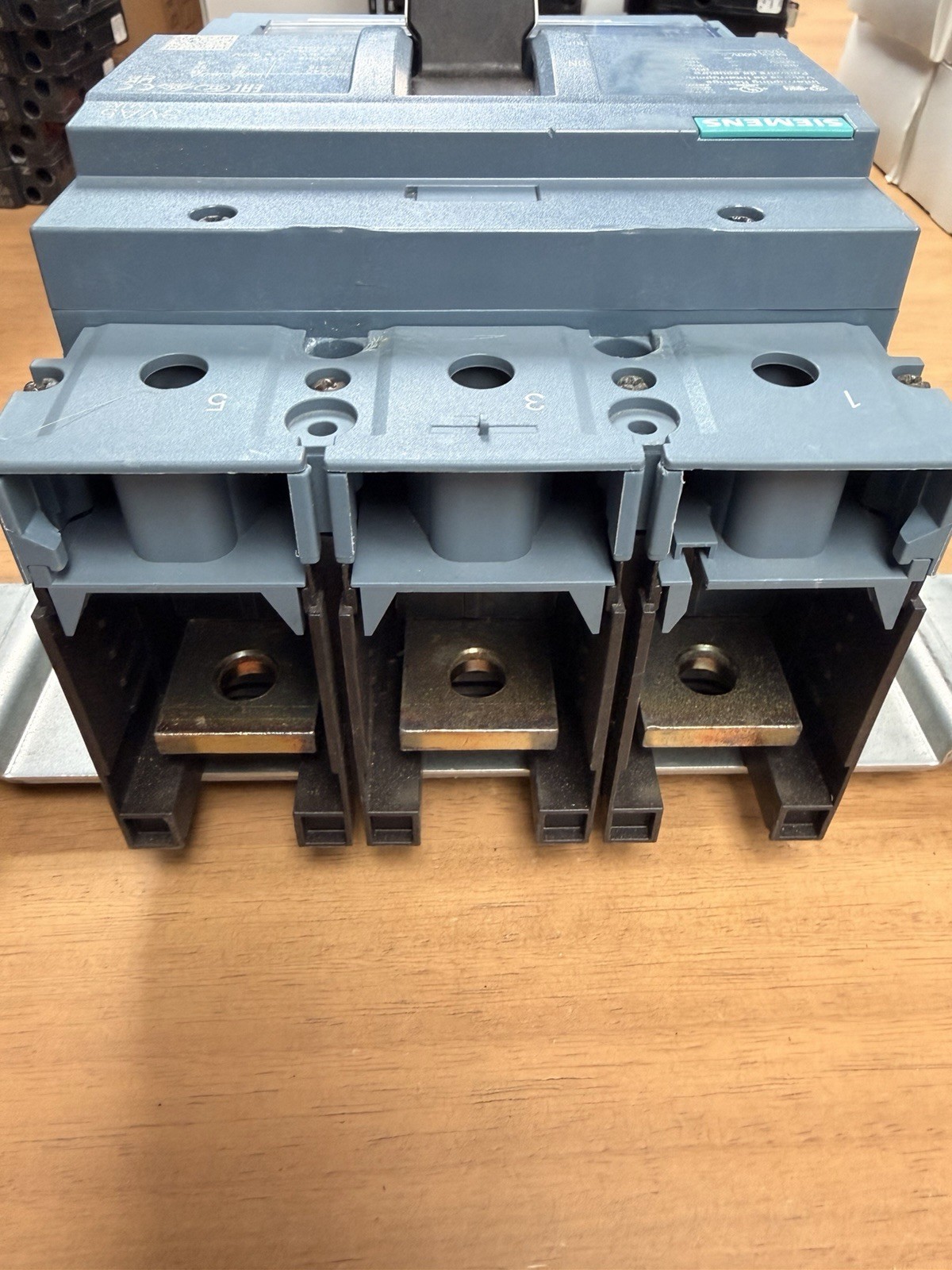 3VA5340-5EC31-0AA0 SIEMENS 3 POLE 400A 600 VOLT CIRCUIT BREAKER