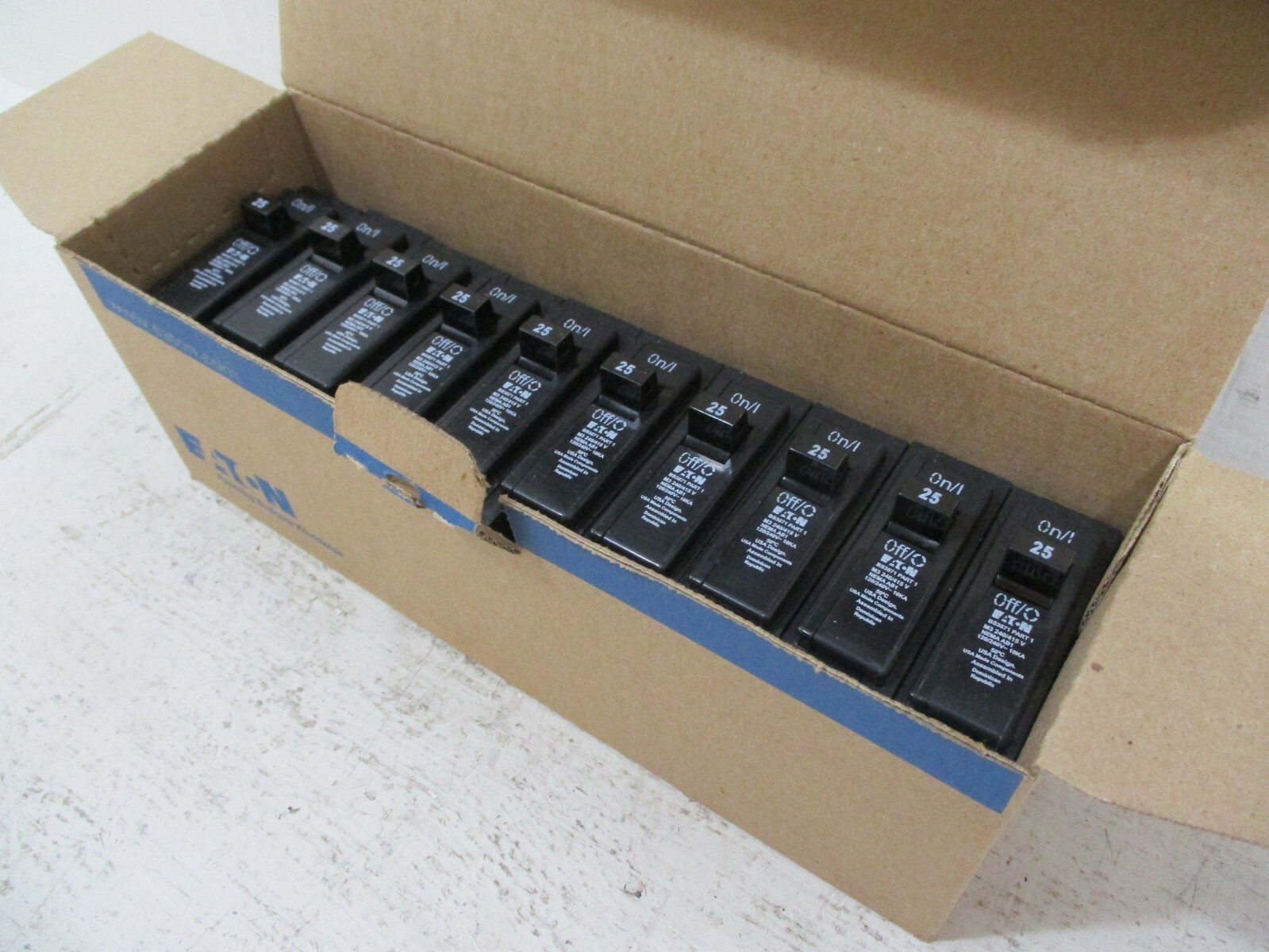 NEW Box of 10 Eaton HQP1025R3 Breakers 25 Amp 1-Pole 240/415V Type HQP Breaker