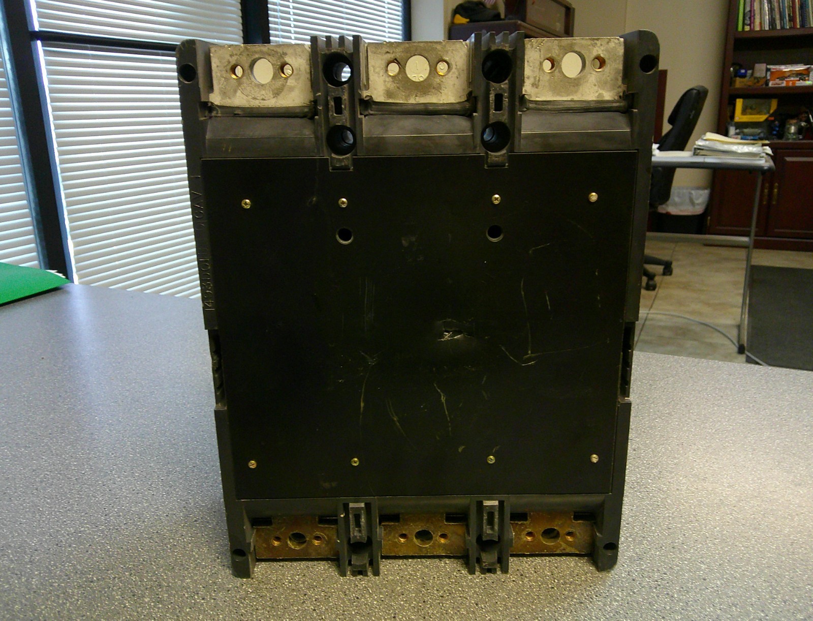 CUTLER HAMMER LD3600F 600 AMP 600 VOLT CIRCUIT BREAKER WITH MAGNETIC TRIP