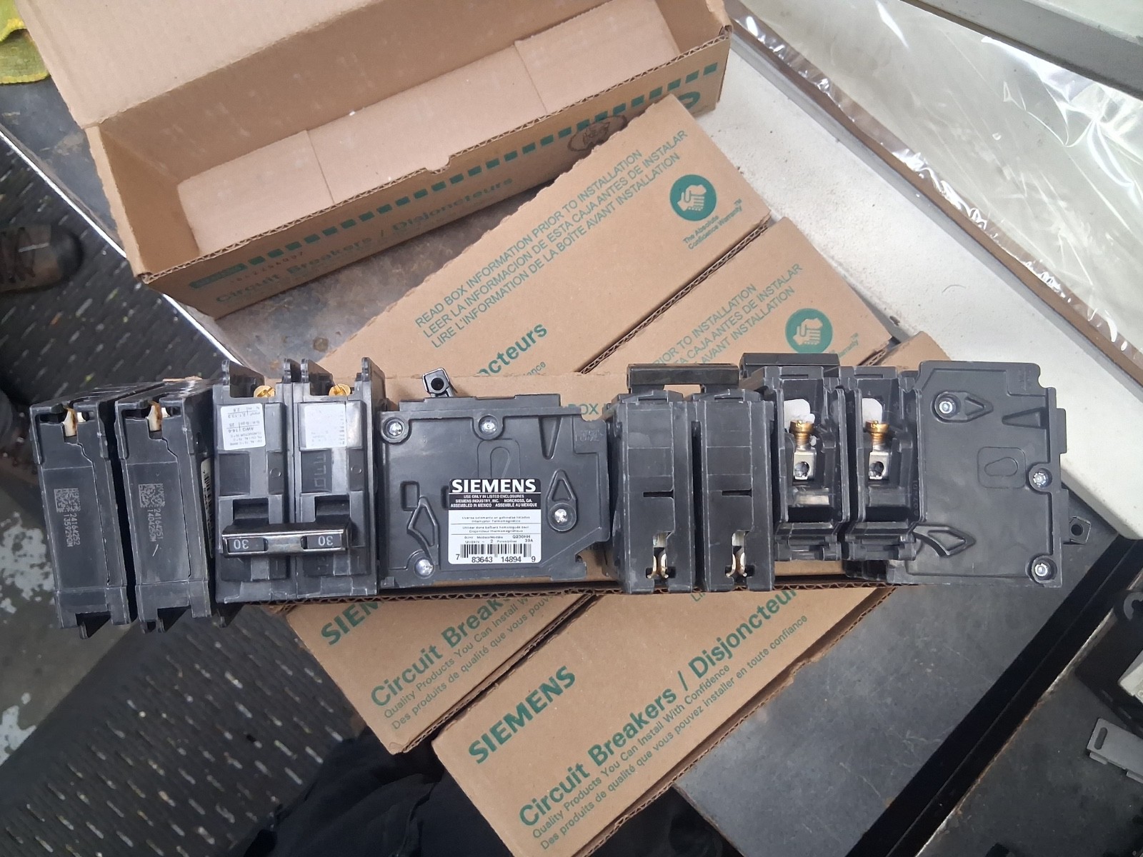 NEW Siemens Q230HH Circuit Breaker 30 Amp, 120/240V, 2-Pole, Type HQP, 65 kA