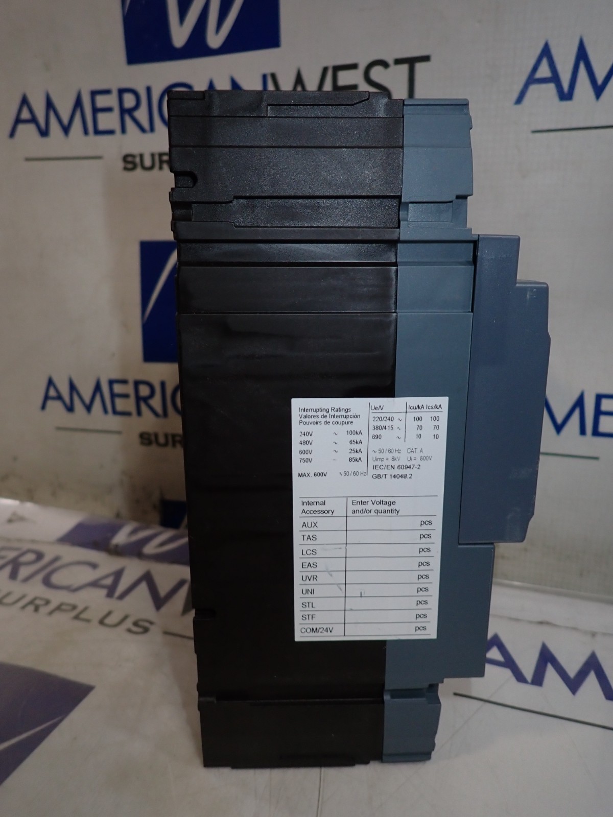 New SIEMENS 3VA5220-6EC31-0AA0 3VA5 200 amp 3 Pole Breaker 65kA@480v