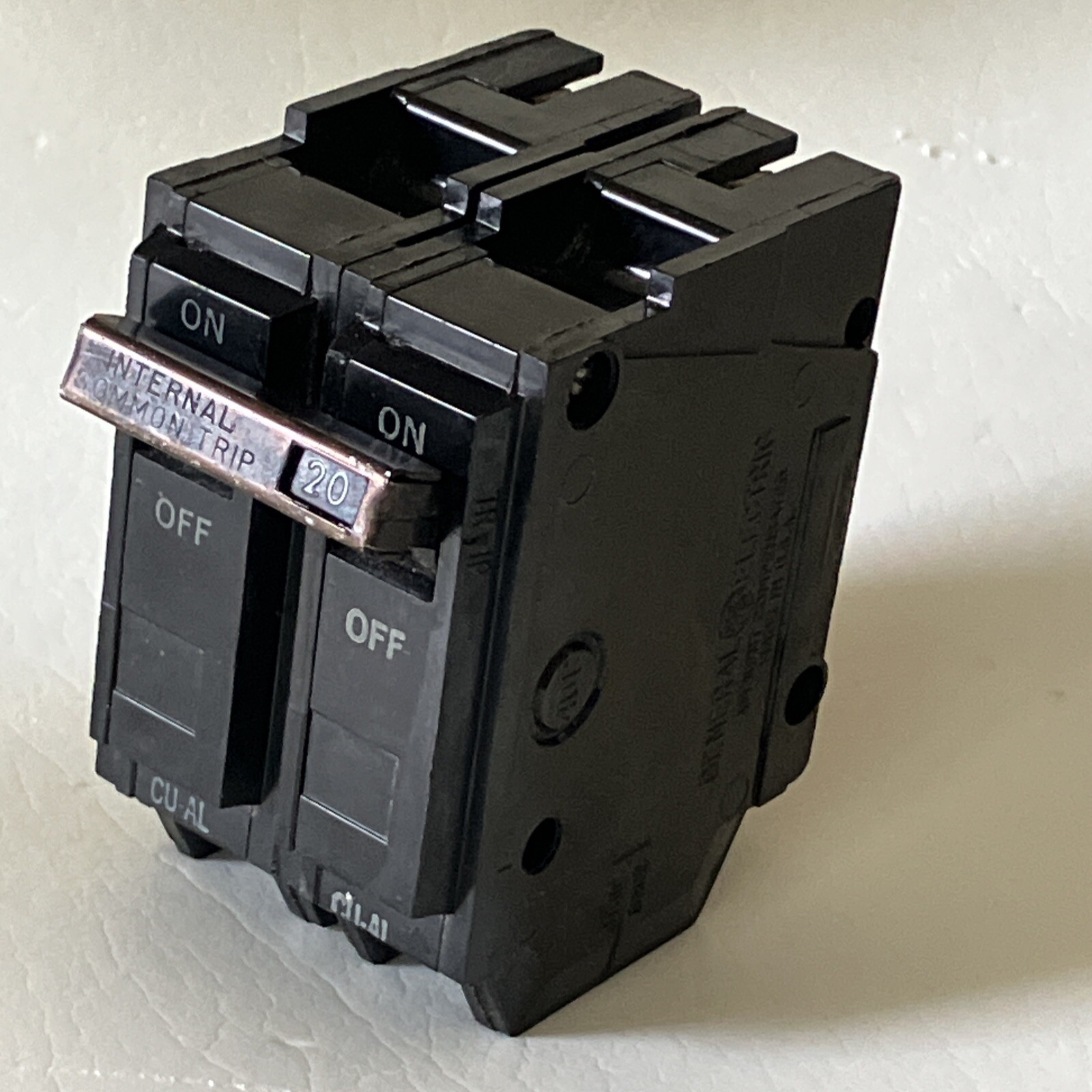 General Electric THQL2120 Circuit Breaker, 2P 20A Old Style Thick Series 20A TQL