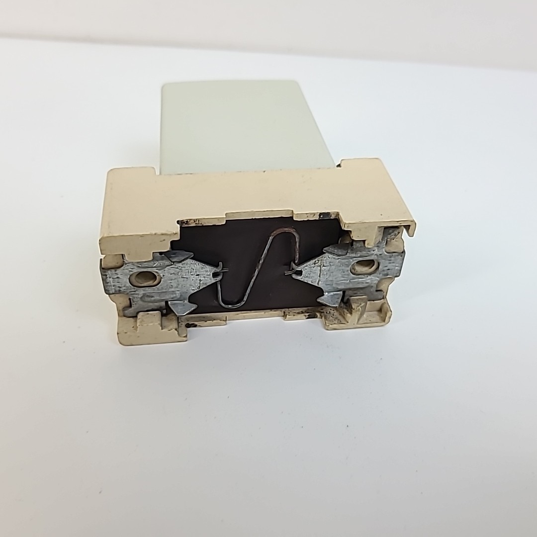 Siemens SG 4A 250VDC 380VAC Circuit Breaker