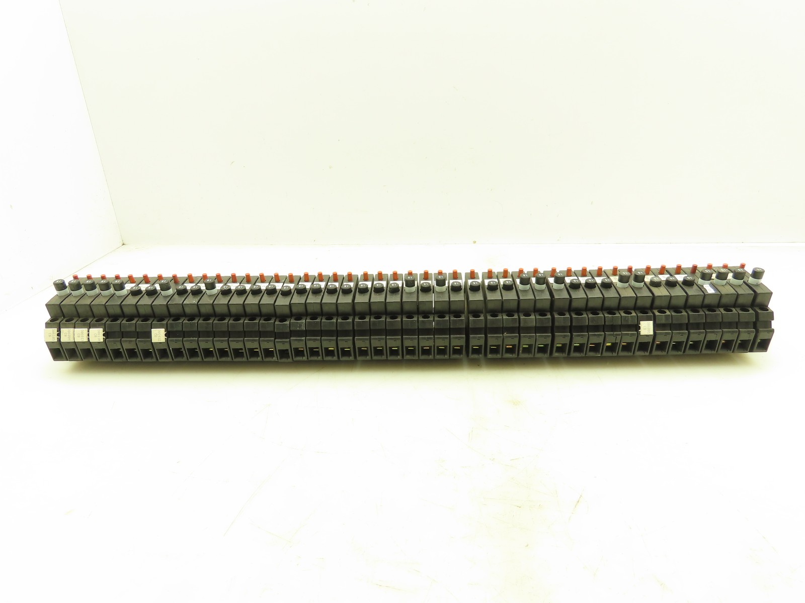Allen Bradley 1492-GH015 Din Rail 1.5A Circuit Breaker Ser B 250V Lot of 45