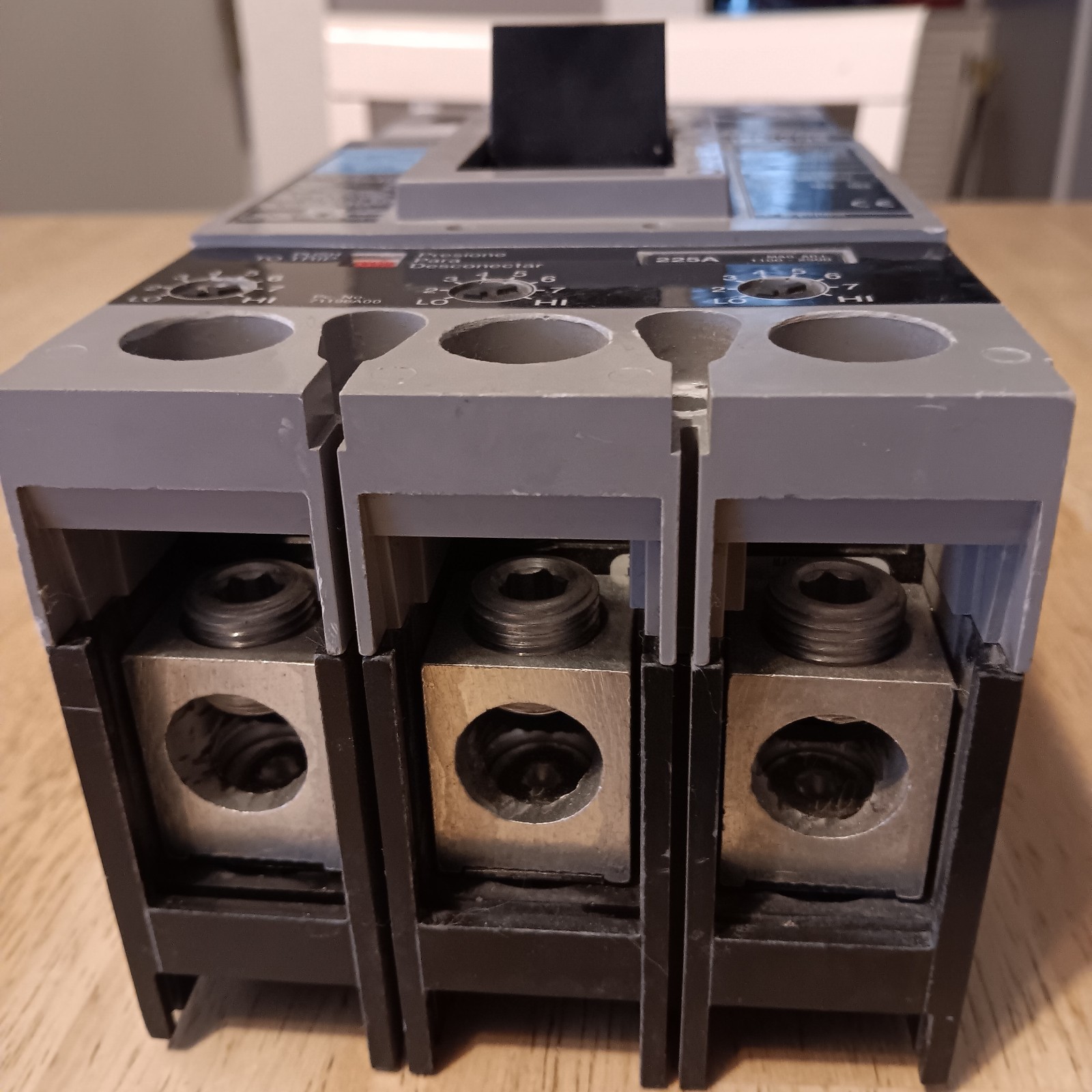Siemens Sentron FXB63B225 Ser C 225Amp 600 VAC 3 Pole breaker 35kA@480VAC