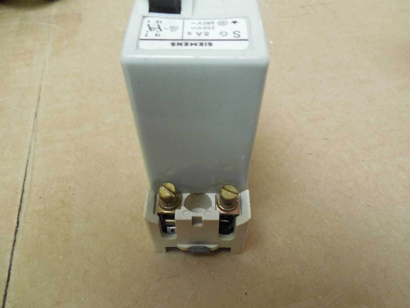 Siemens Overload Circuit Breaker SG 8A S SG8AS 250-380 V Volt 2P Used