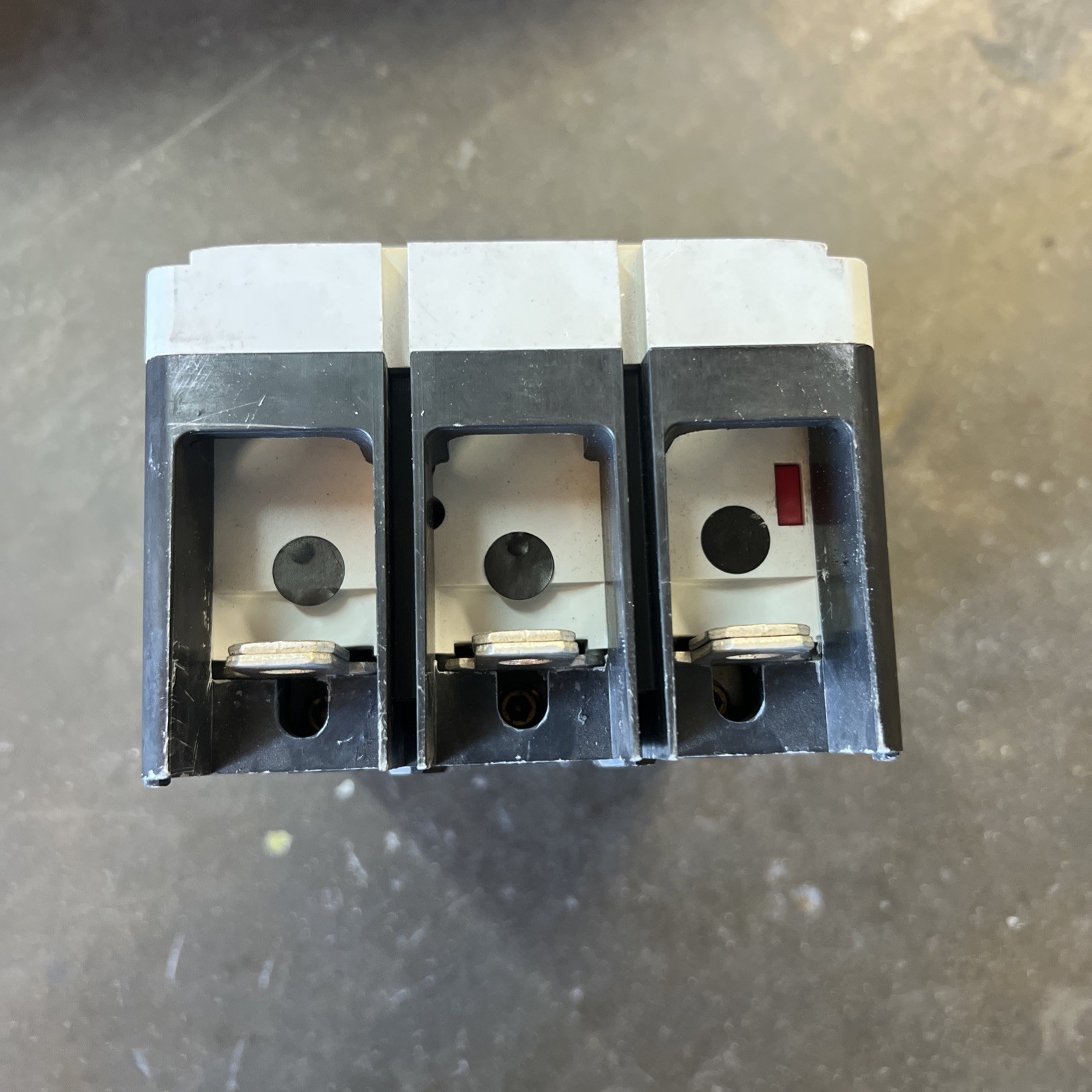 Eaton PDD33G0400TFAN Circuit Breaker 400A 240V PDD 400 Amp 3 Pole refurbished