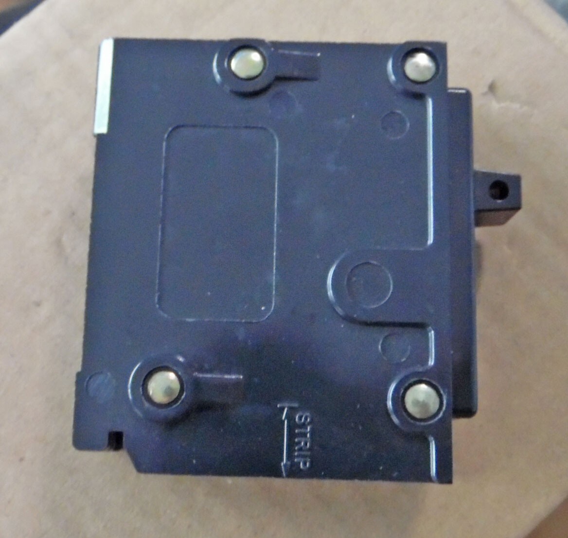 2 New Eaton HQP1025R3 25A 1 Pole 240/415V AC Type HQP Quicklag Circuit Breakers