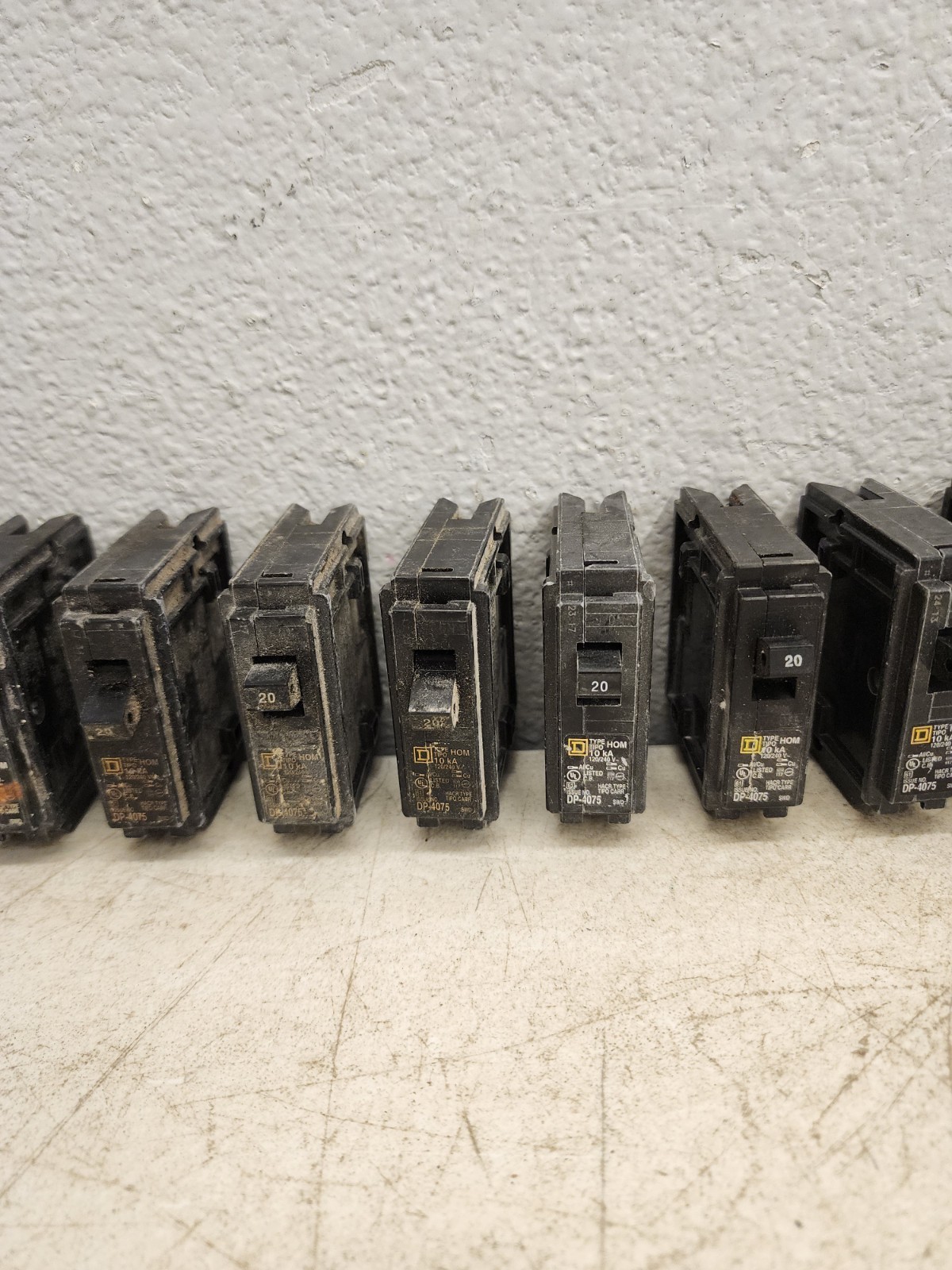 LOT OF 12 Square D HOM120 Circuit Breaker, 20A, 120/240V, 1P, USED