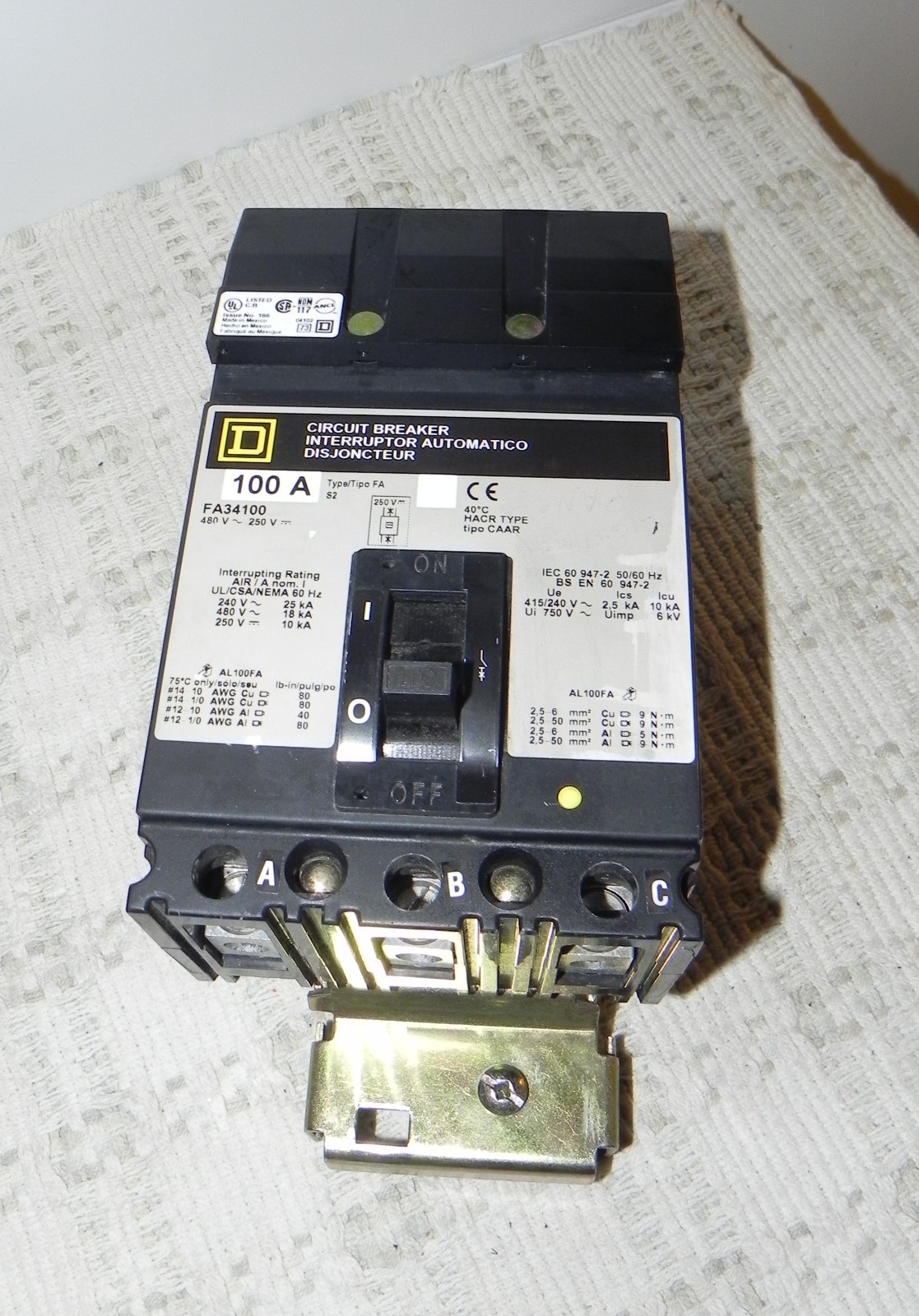 Square D FA34100 Circuit Breaker, 100 Amps. Voltage Rating: 480 VAC / 250 VDC.