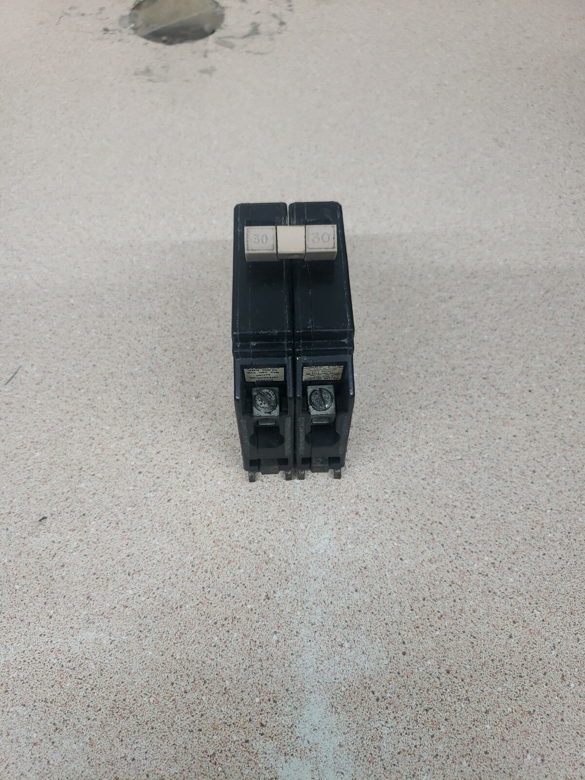 CUTLER HAMMER CH230, 30 Amp, 240 VAC, 2 Pole, TYPE CH METAL FOOT Breaker