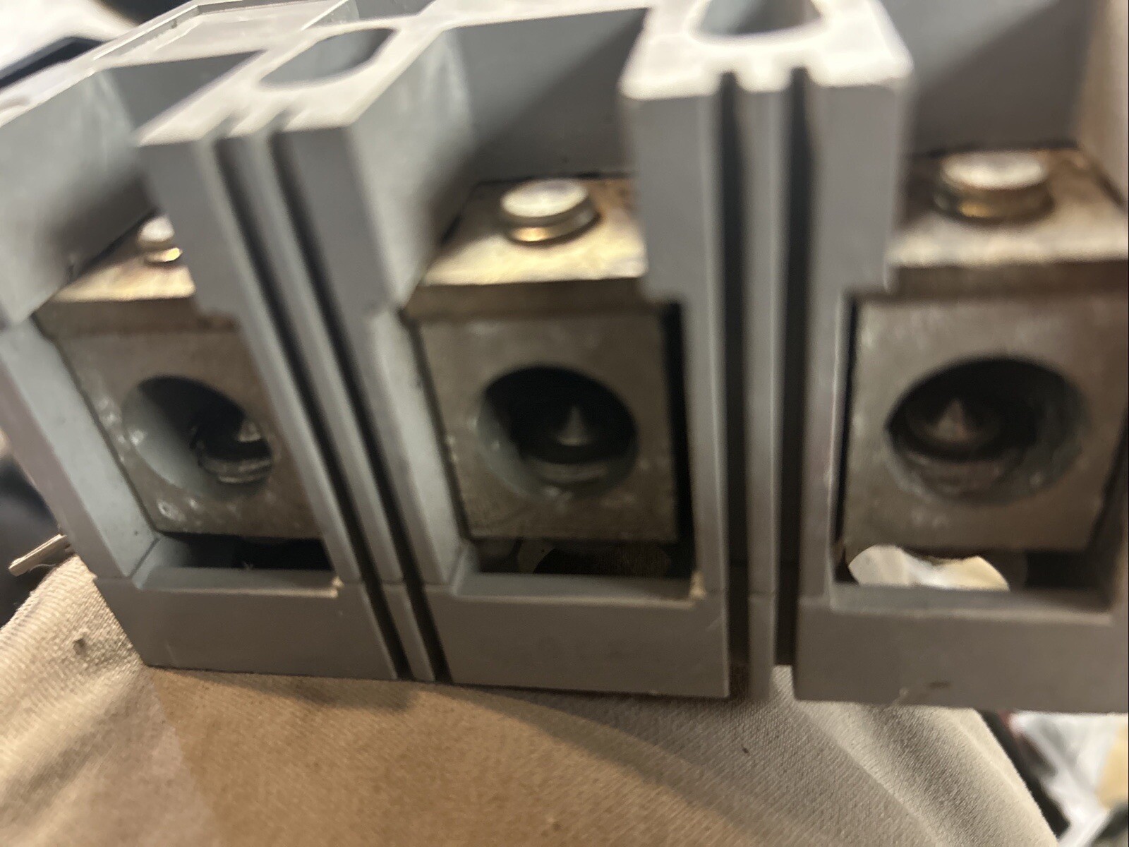 SIEMENS QJ23B225H 3 POLE 225 AMP 240 VOLT 42K AIC BOLT ON CIRCUIT BREAKER USED
