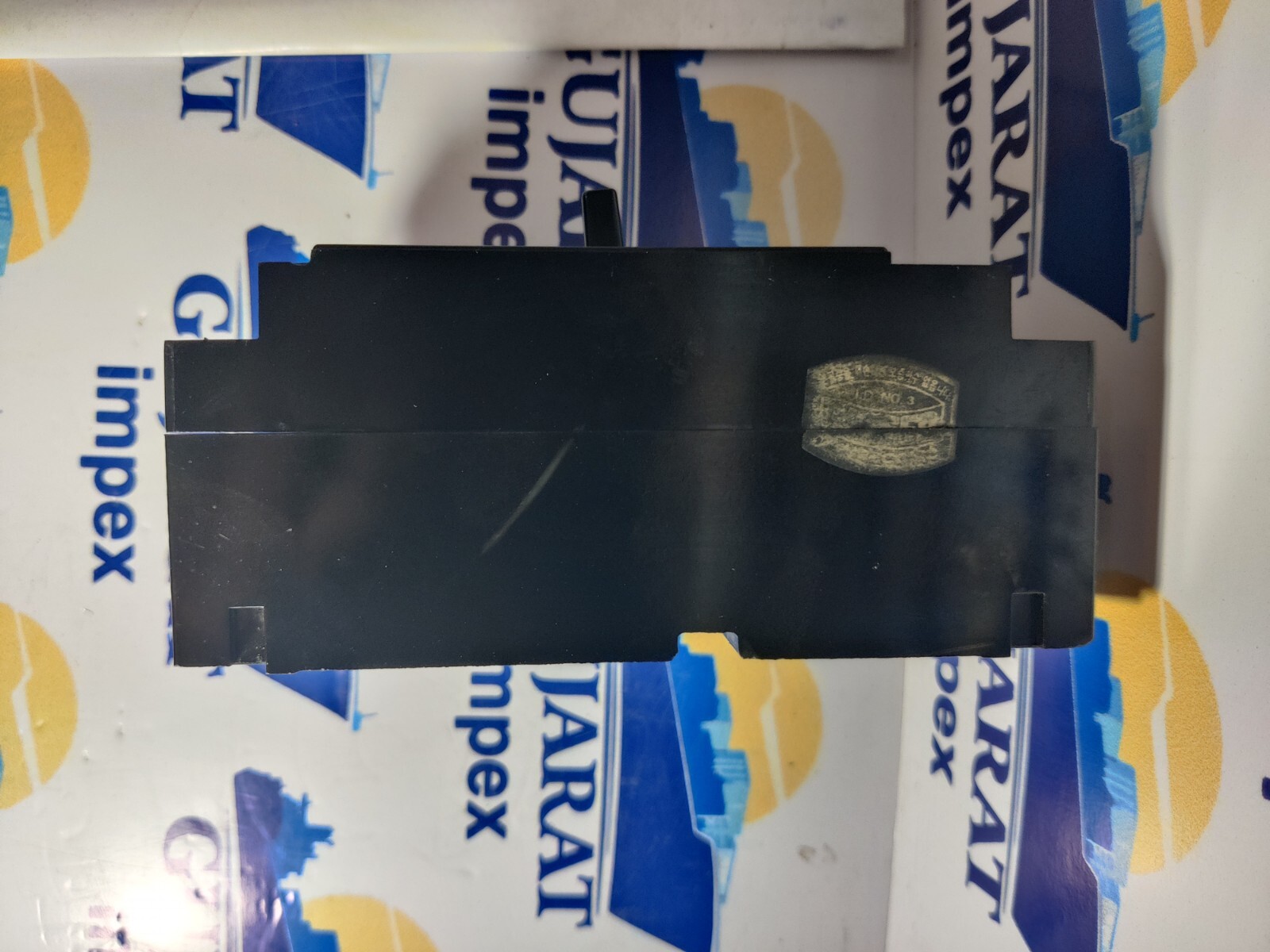 HYUNDAI CIRCUIT BREAKER HO-60BB 40A 3P AC440V 7.5KA PUSH TO TRIP TESTED OK