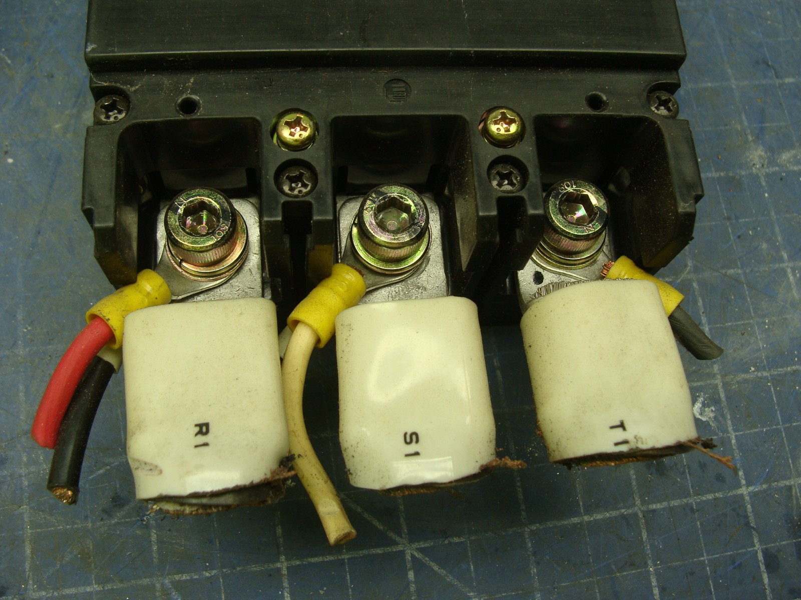 FUJI EA203B 225 AMP CIRCUIT BREAKER 3 POLE 690VAC / 250VDC