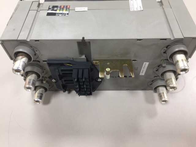 Merlin Gerin NSJ400A Switch w/ 32514 Plug in Base Adapter / (2) Aux / 400A 600V