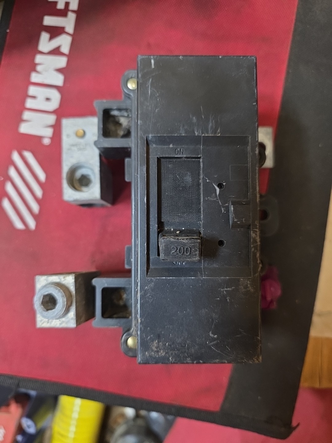 Square D 2 Pole 200 Amp Main Circuit Breaker 120/240 V 50/60 Hz QOM2200VH