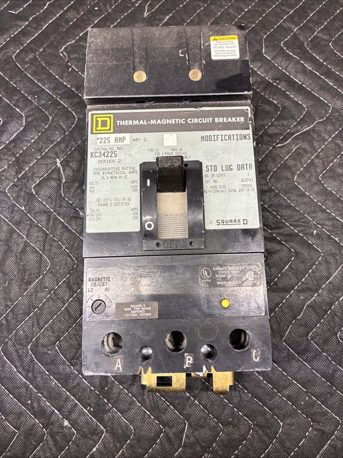 SQUARE D KC34225 225 amp 3 pole 65kA@ 480 V, I line Circuit Breaker molded case