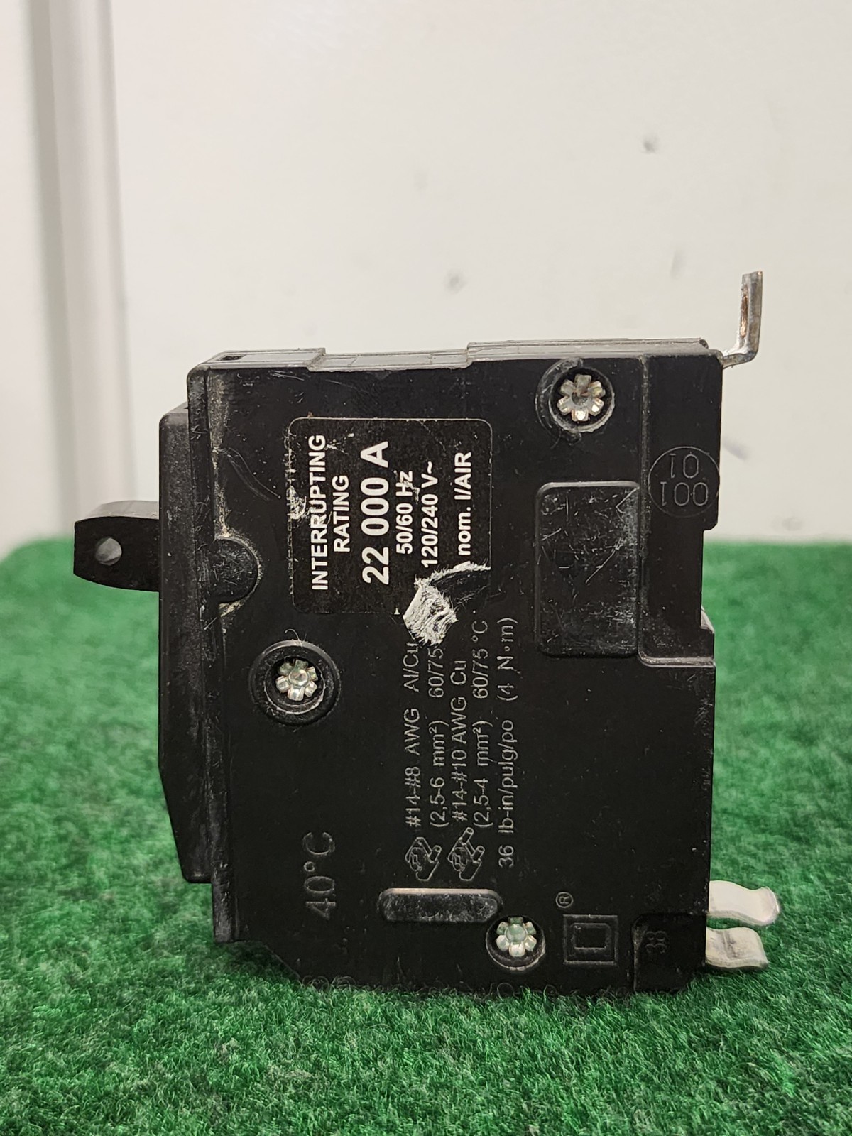 (11) Square D QOB120VH 20 Amp Single Pole 120 Volt 22kA Bolt-On Circuit Beaker