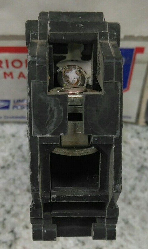 GE / THQL1135 /35 AMP / 1 Pole /240VA / TYPE THQL &GROVE /breaker/USE (L60LOBY