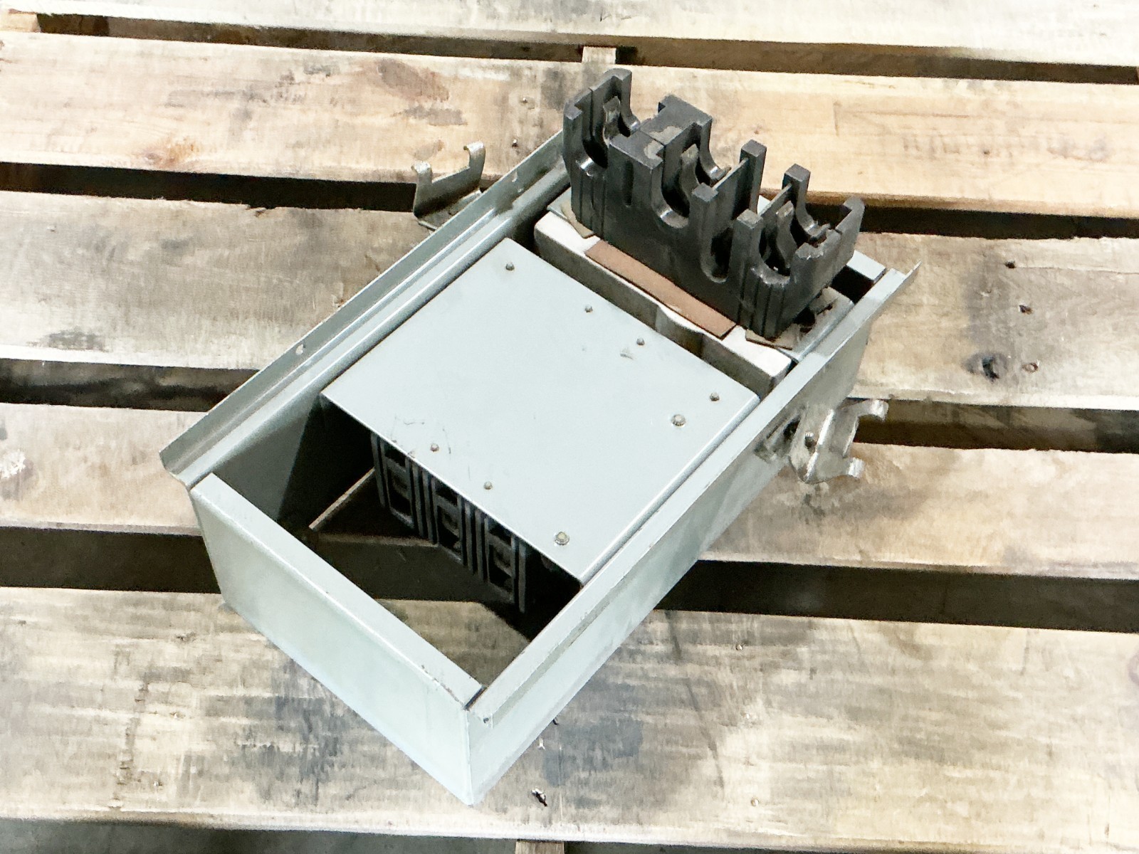Square D SD75460 Circuit Breaker Plug In Unit 690V 60A series 3 3P4W