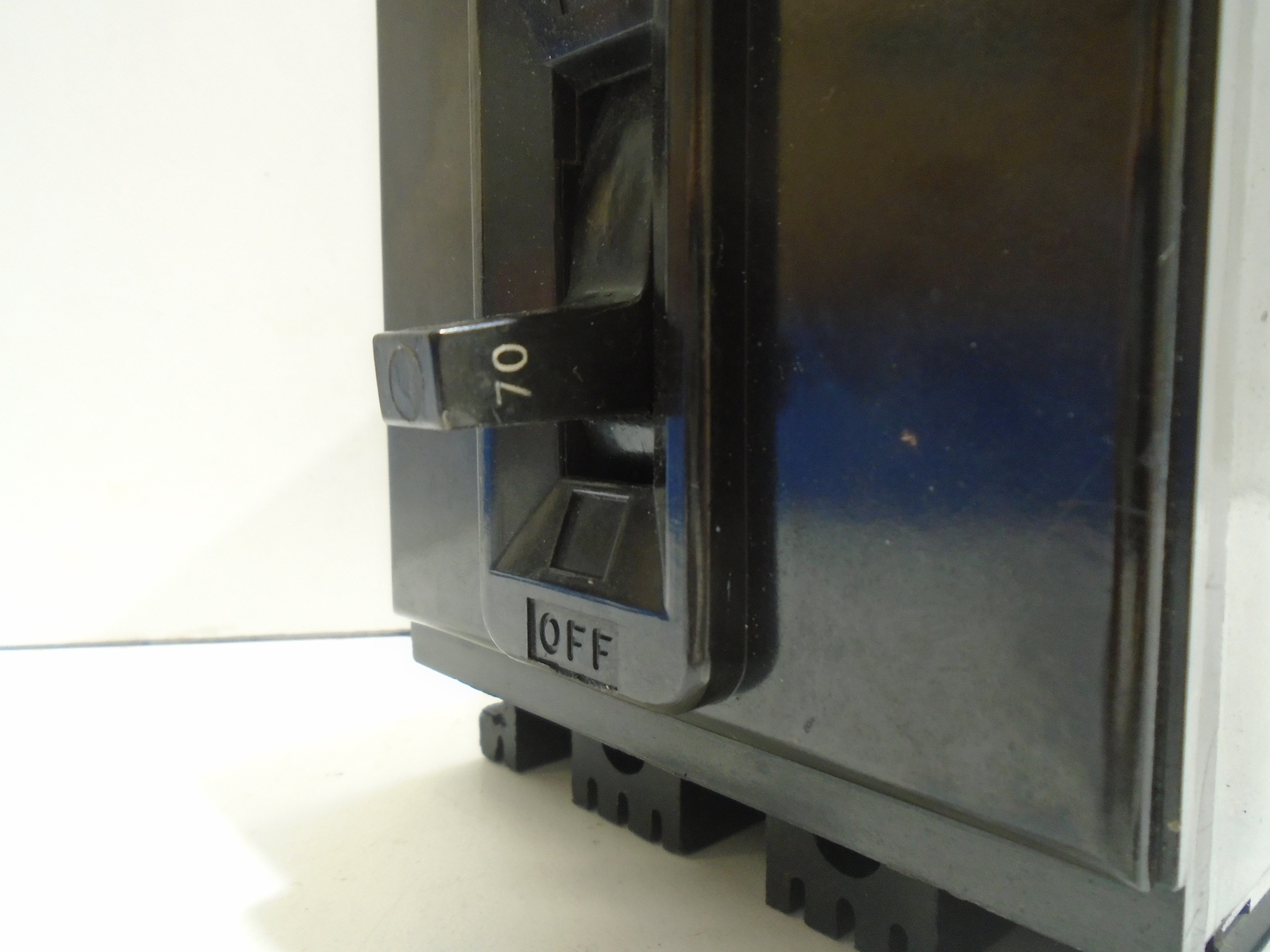 UNBRANDED CIRCUIT BREAKER 70 AMP 3-POLE 600 VAC
