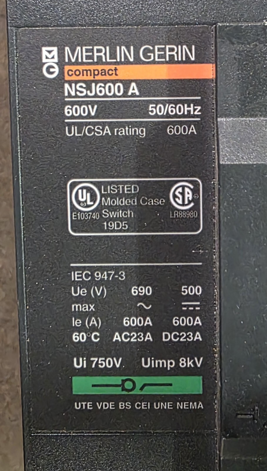 MERLIN GERIN COMPACT 600 AMP CIRCUIT BREAKER 600 VAC / 500 VDC 3 POLE NSJ600 A