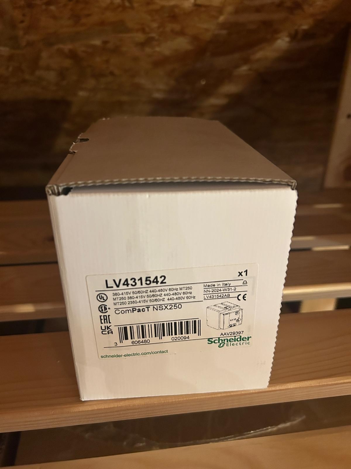 BRAND NEW 2024 Schneider Electric MT250 LV431542 380-415VAC + SDE adaptor
