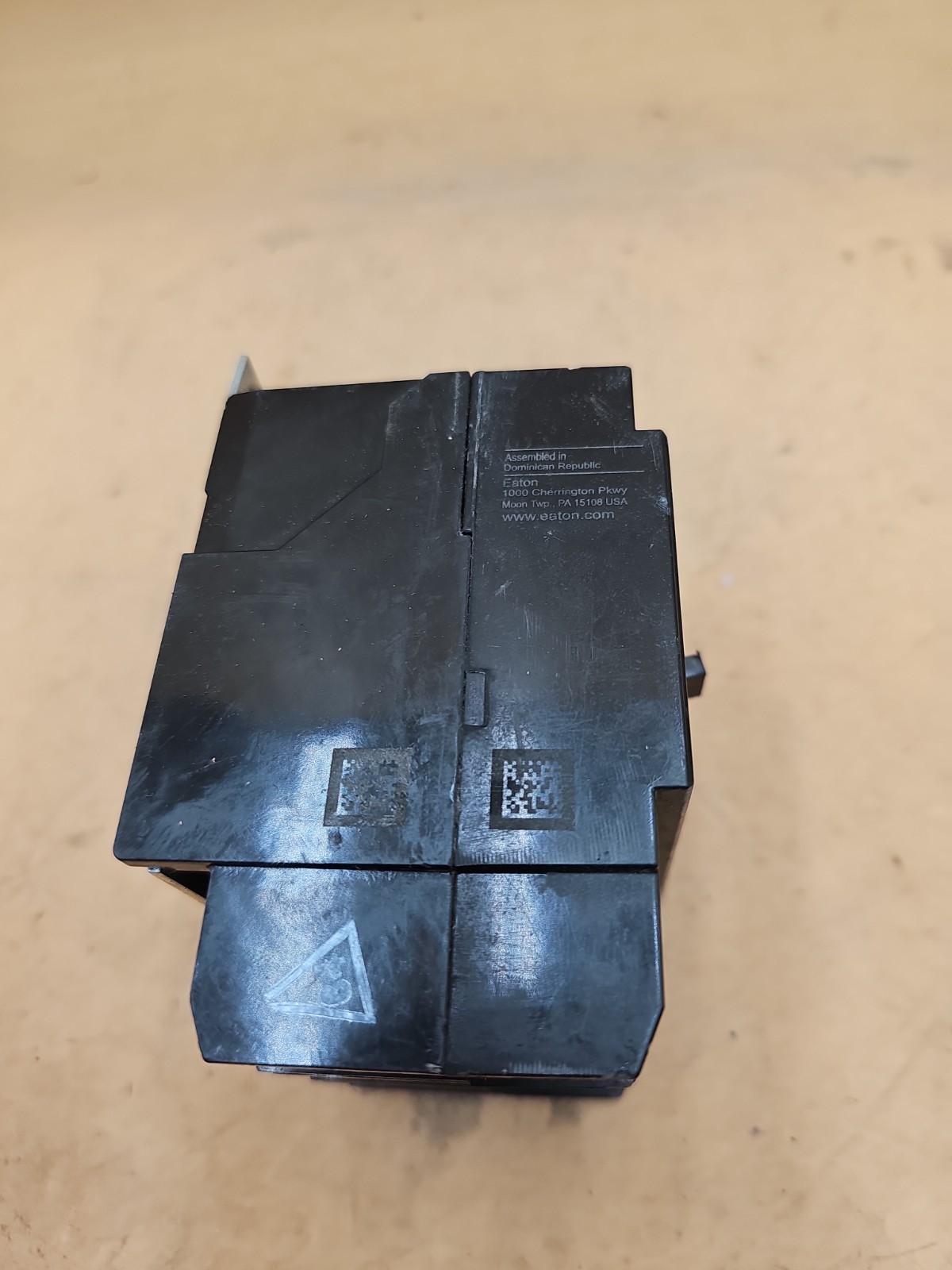 Eaton Cutler-Hammer GHB3100 3 Pole 100 Amp Bolt-On Circuit Breaker. *chip*