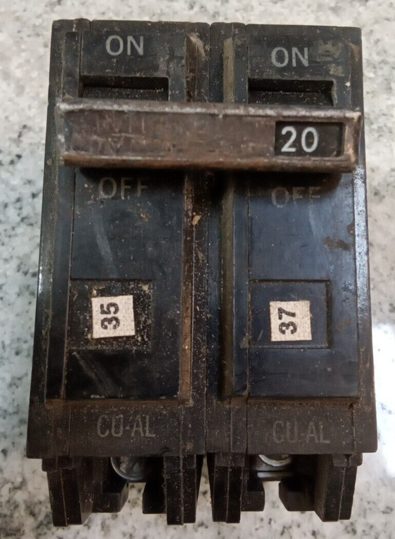 General Electric/Breaker/ TQB2120 /20A /2P/240V/TQL-AC/GROVE /Bolt-On/USE( L164