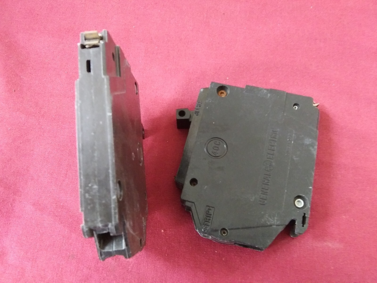 GE THQP 40 SINGLE POLE BREAKER 40AMP GE 1/2″ WIDE *2-4040