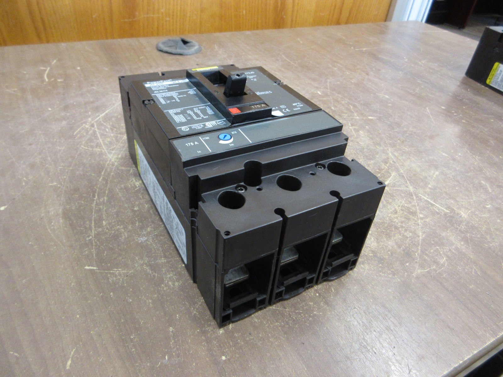 Square D PowerPact Circuit Breaker JDL36175 175A 600V 3P Used
