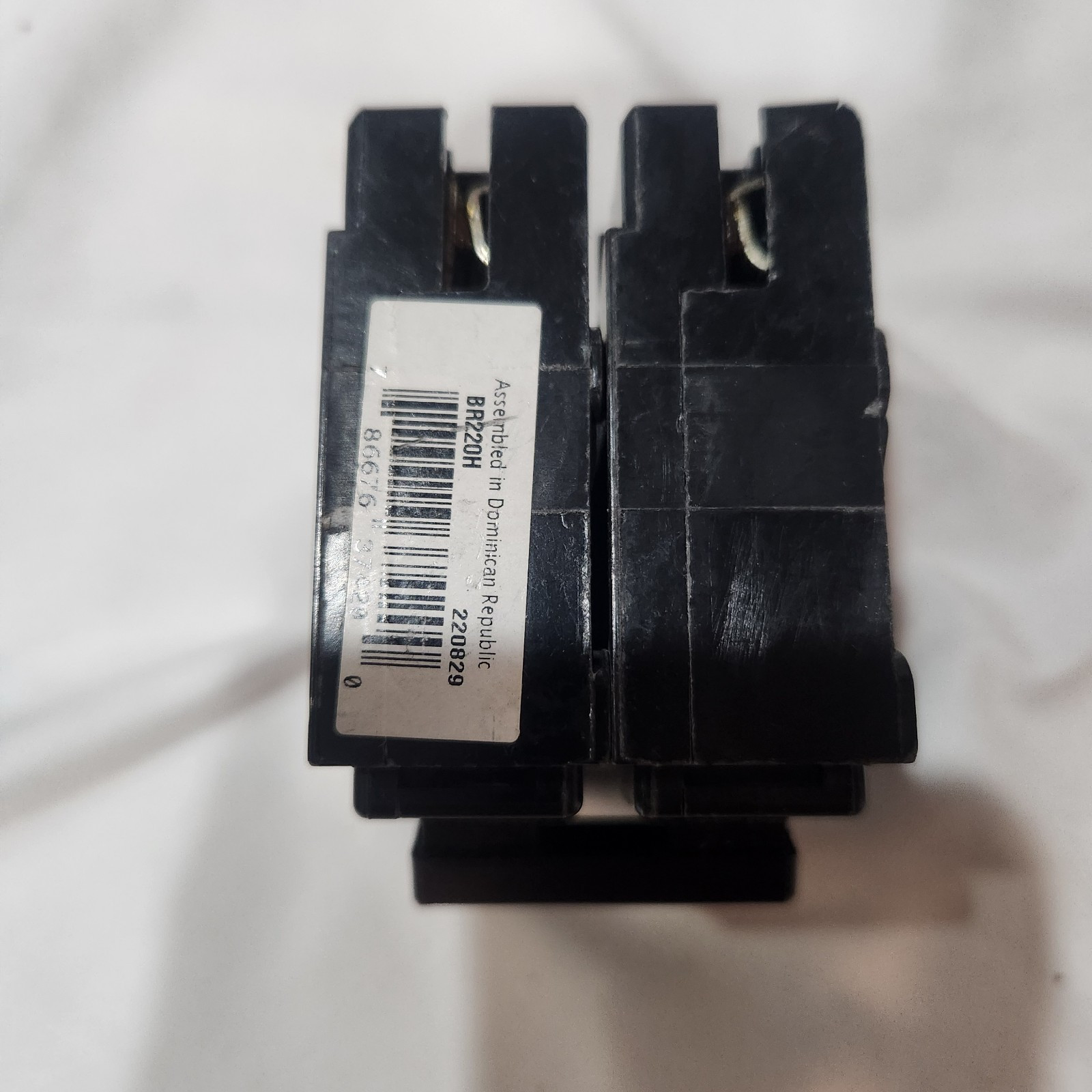 20 Amp 2-Pole Circuit Breaker EATON BR220 BR 120/240 Volts NEW 014