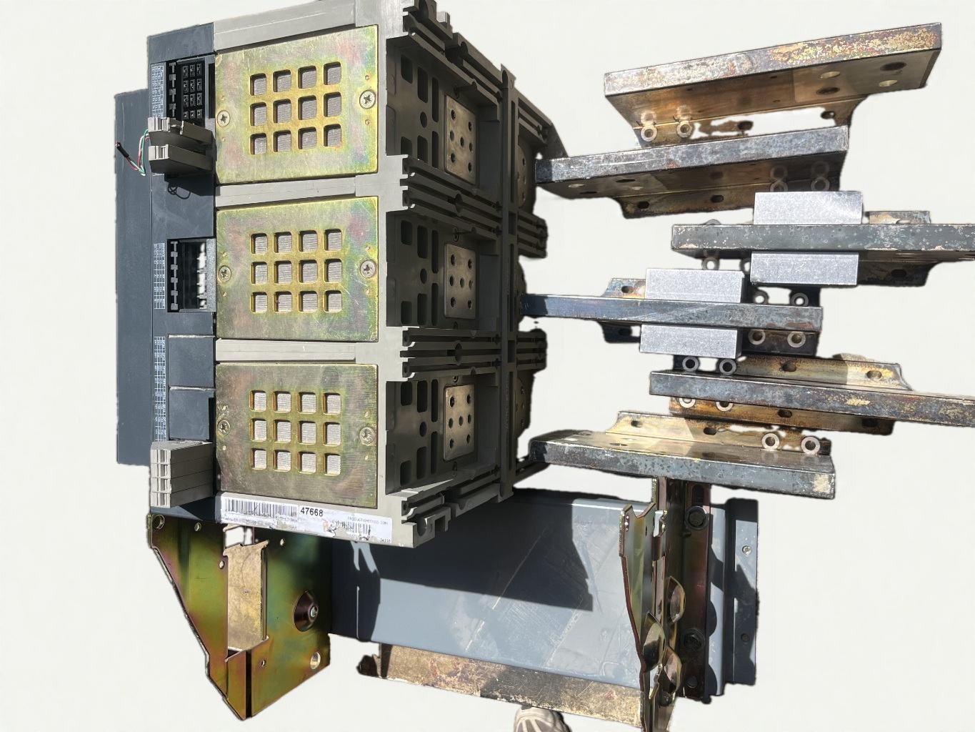Schneider Electric Square D Masterpact NW25H 3P 2500A 600V Draw-Out.