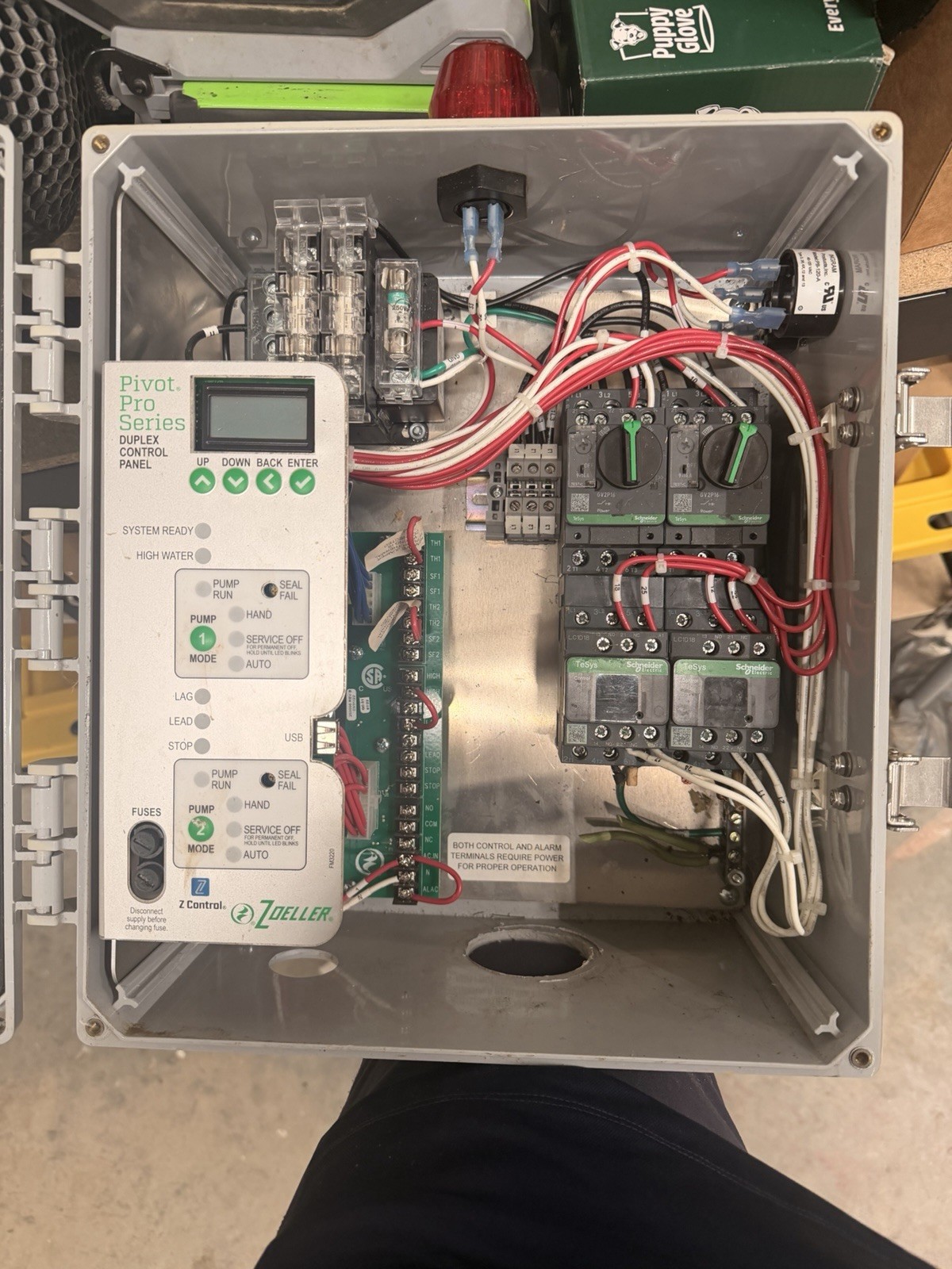 Zoeller 124F4-0001, Pivot Pro, 200/230/460 Volts, 3 Ph, 4.0-6.3 Amps, NEMA 4X