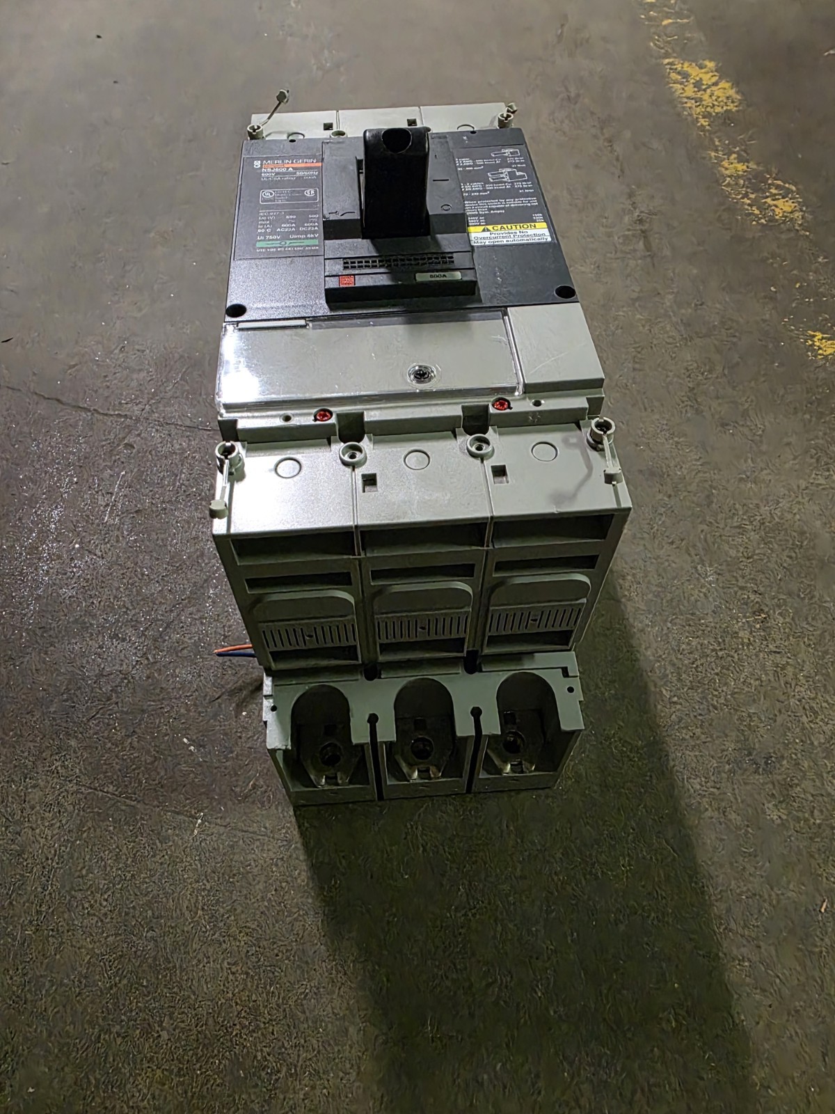 MERLIN GERIN COMPACT 600 AMP CIRCUIT BREAKER 600 VAC / 500 VDC 3 POLE NSJ600 A