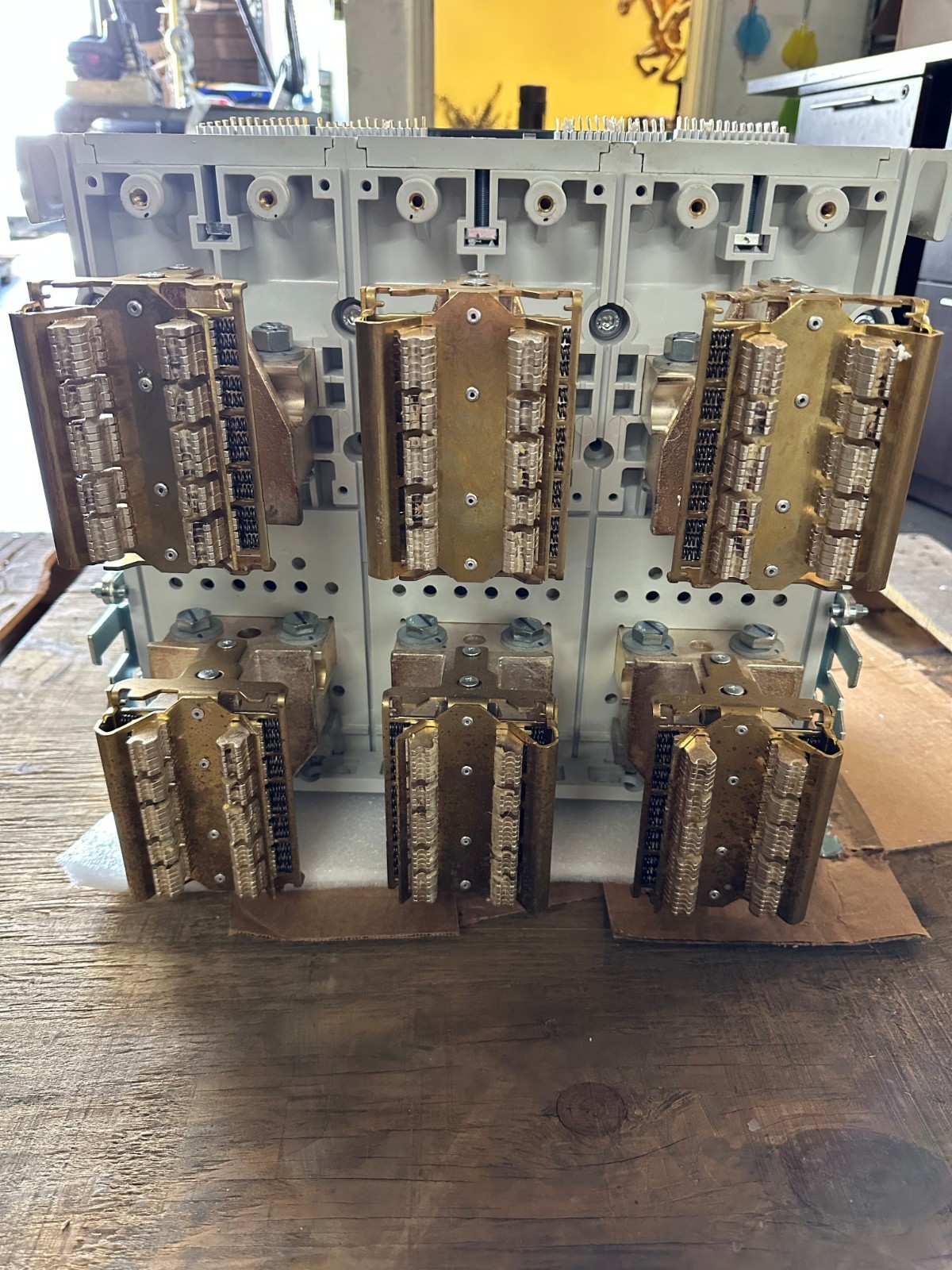 SIEMENS WLL2D330 INTEGRATED CUBICLE BUS CIRCUIT BREAKER 3000 AMPS