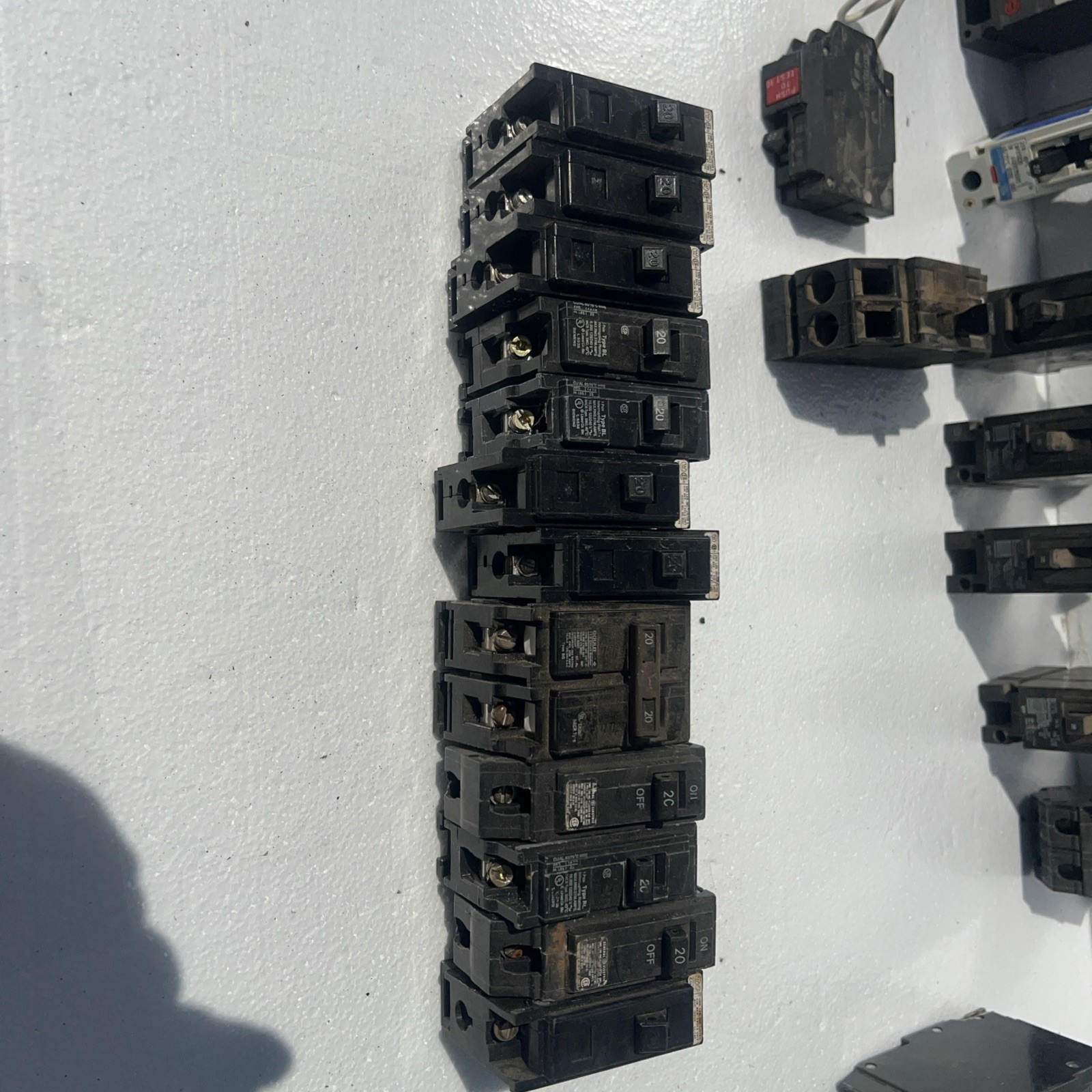 Lot of 40 Circuit Breakers assorted Single Double 3 Pole 20 30 60 Amp Lot 135
