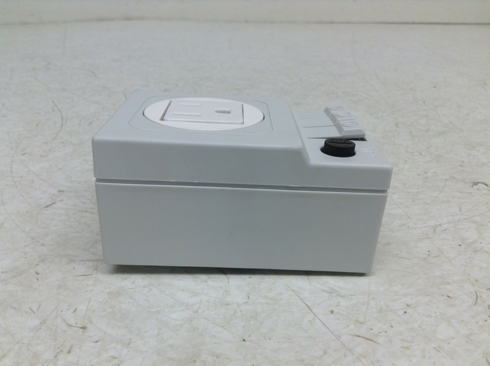 Stego SD 035 Din Rail Receptacle Outlet 120 VAC 03504.0-00 SD035 (TSC)
