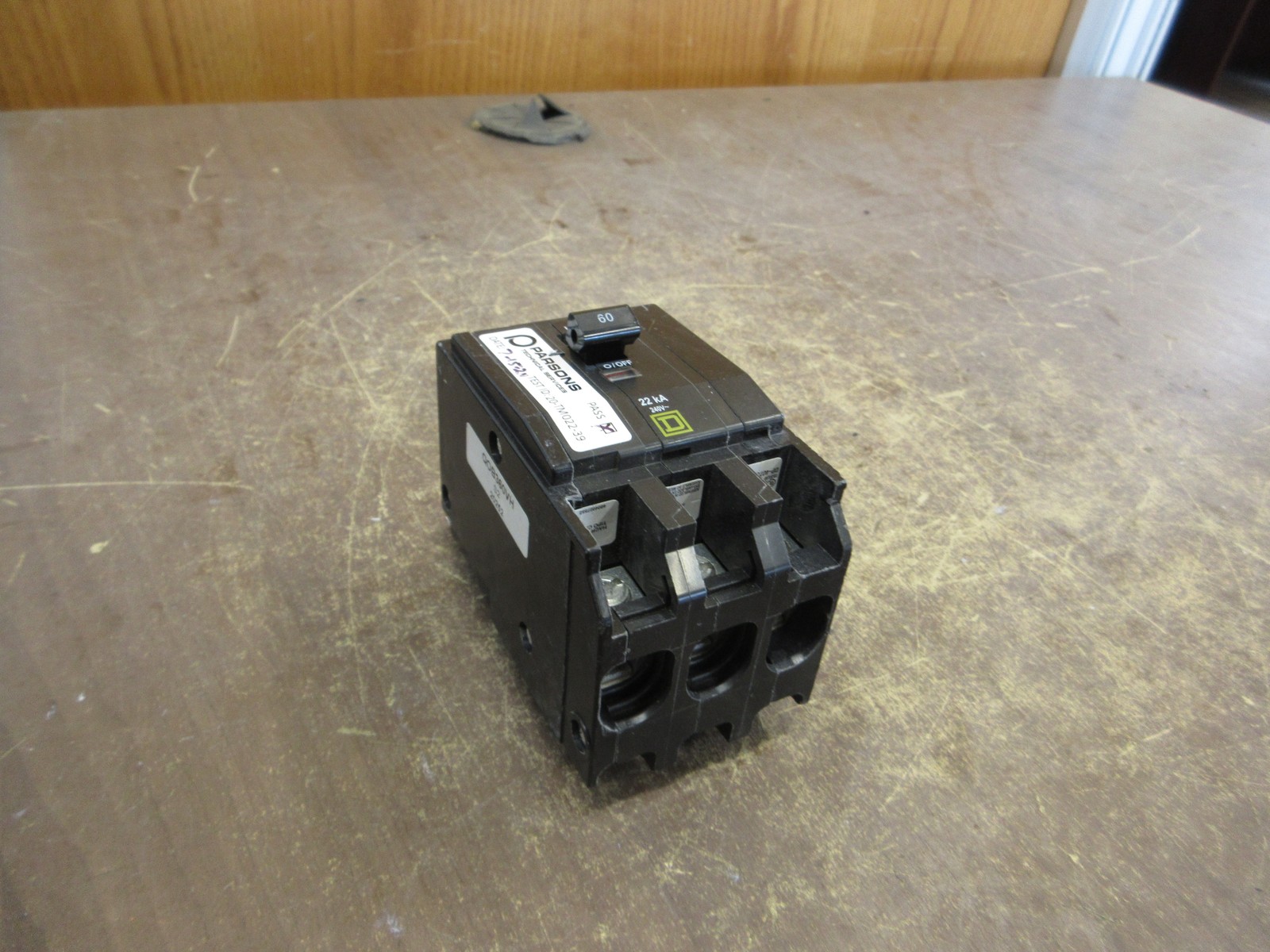 Square D Bolt-On Circuit Breaker QOB360VH 60A 240V 3P 22kA *(2) Mounting Screws*